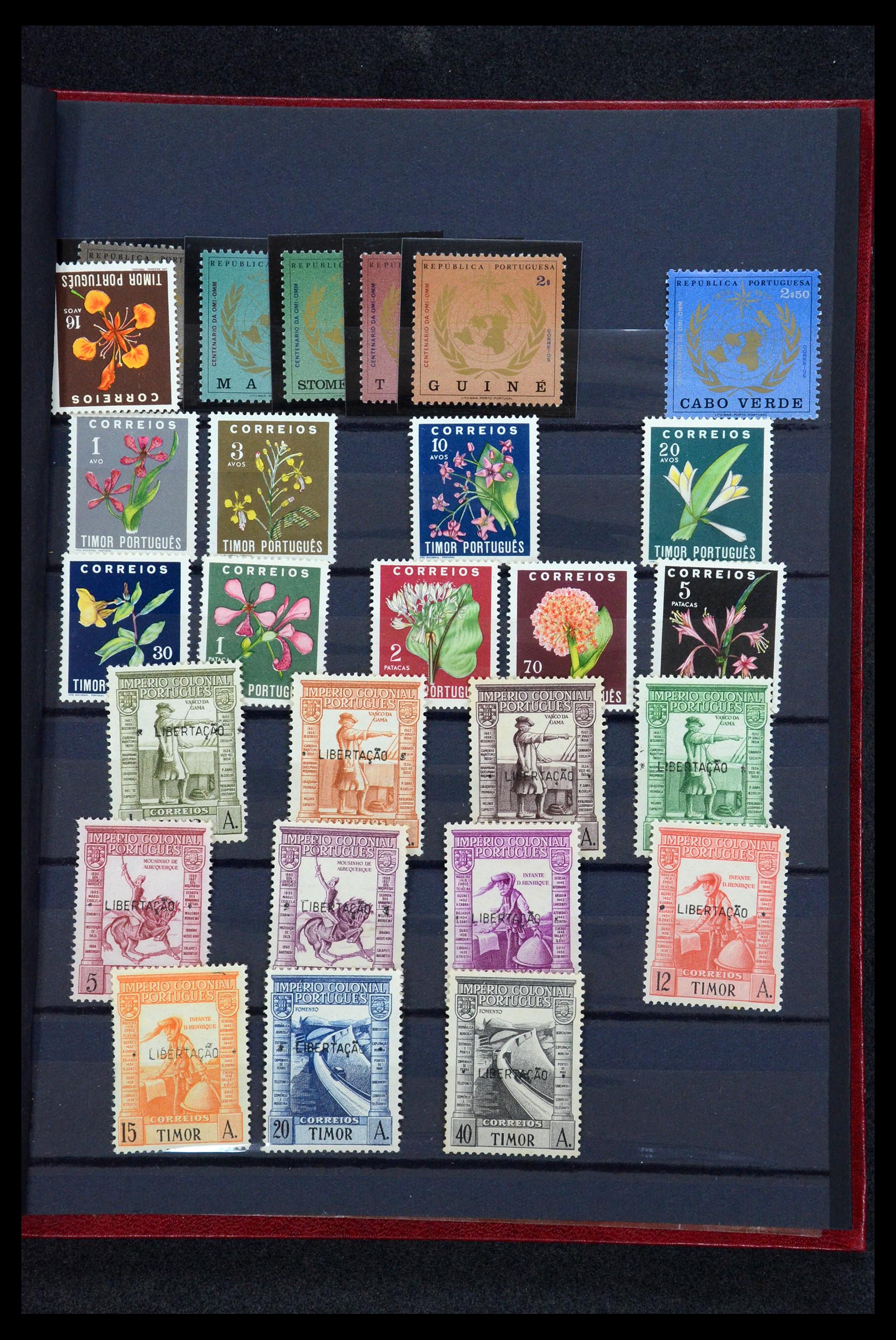 35788 001 - Postzegelverzameling 35788 Portugese koloniën 1886-1971.