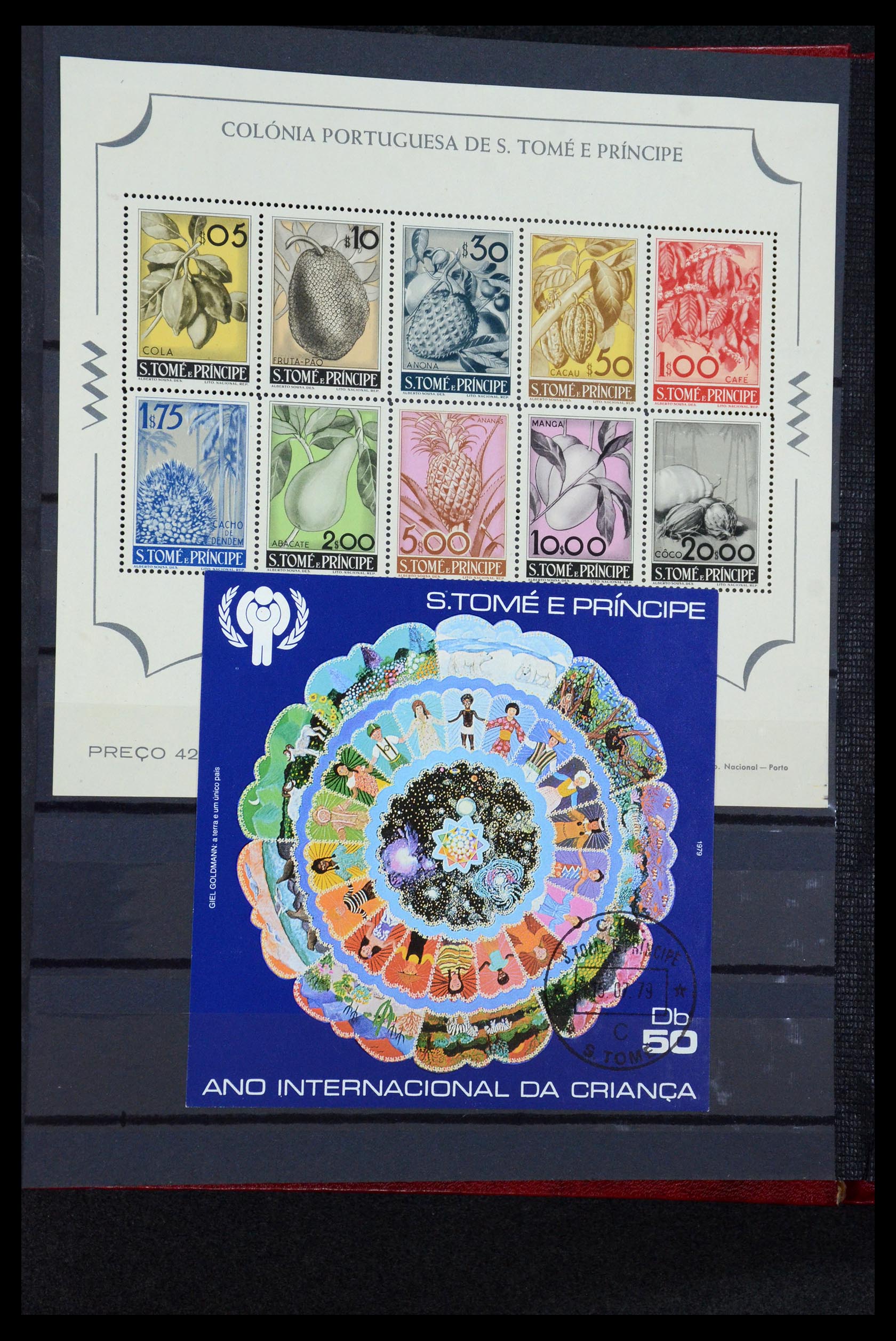 35788 010 - Postzegelverzameling 35788 Portugese koloniën 1886-1971.