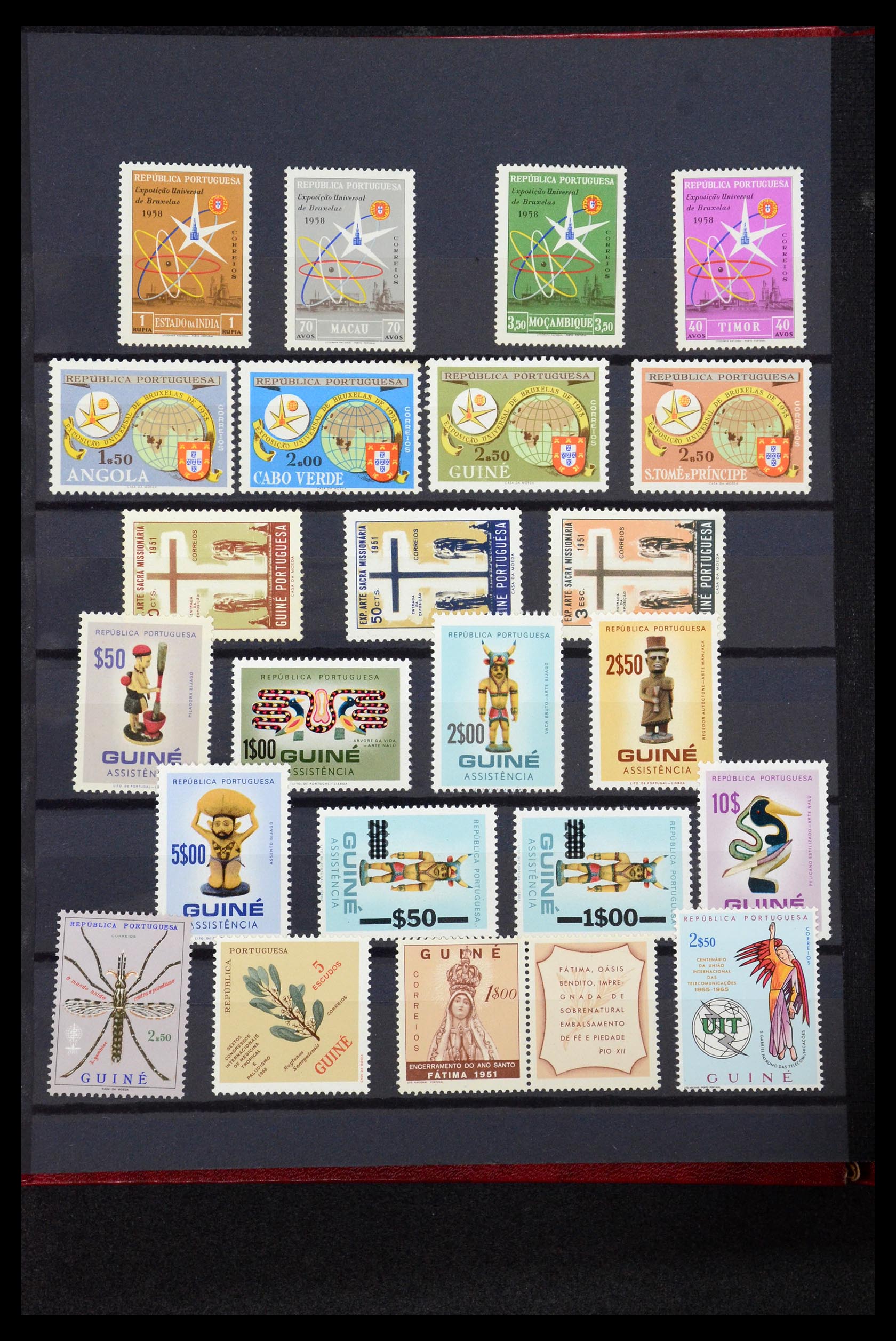 35788 014 - Postzegelverzameling 35788 Portugese koloniën 1886-1971.