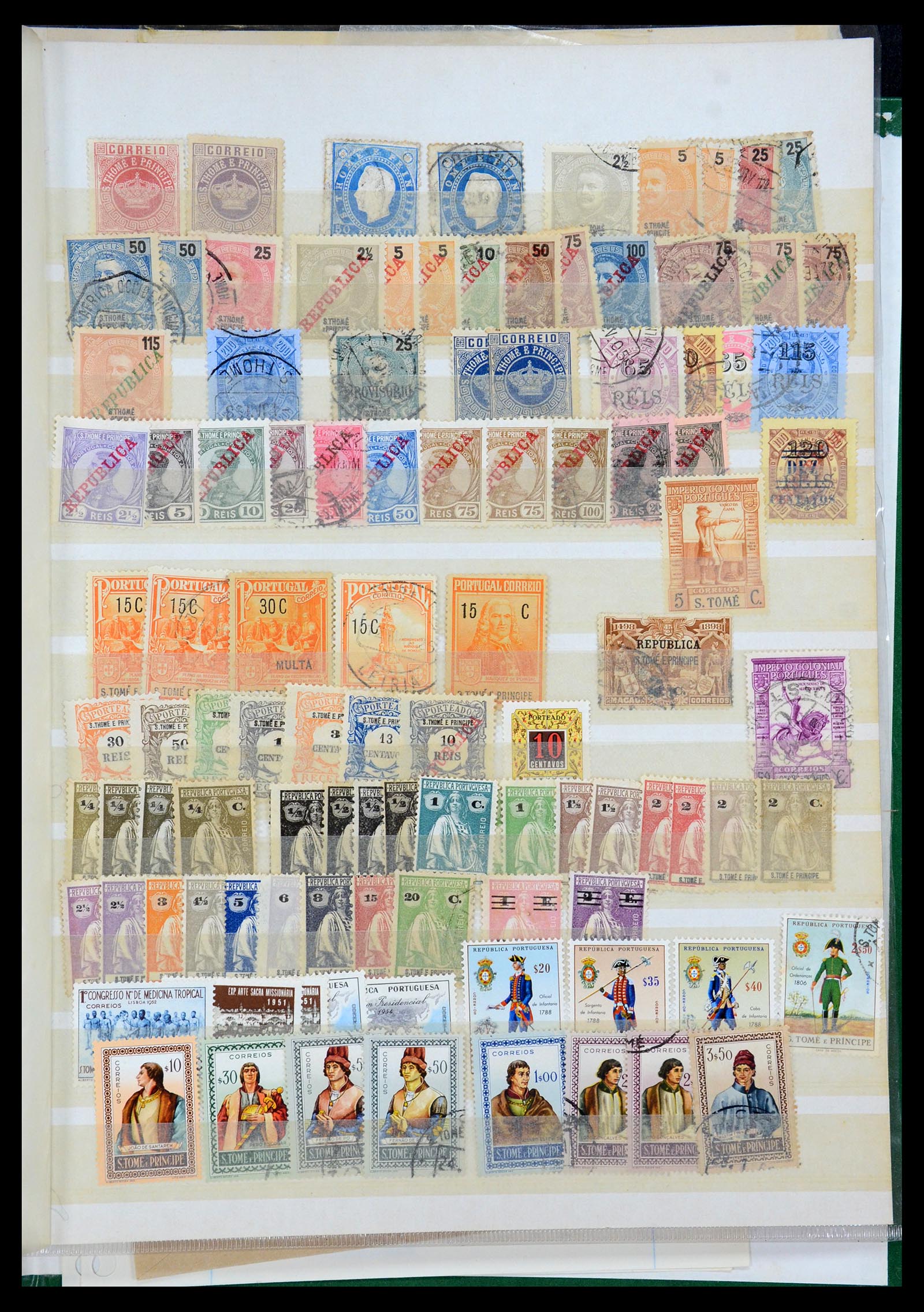 35788 162 - Postzegelverzameling 35788 Portugese koloniën 1886-1971.