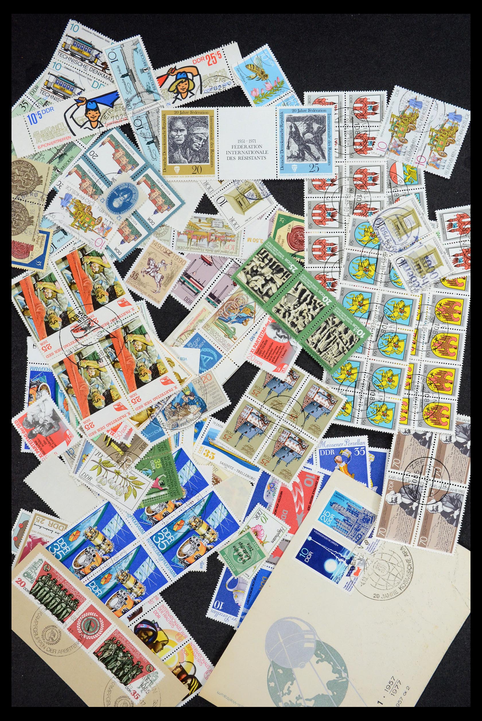 35827 224 - Stamp Collection 35827 Sovietzone and GDR 1945-1990.