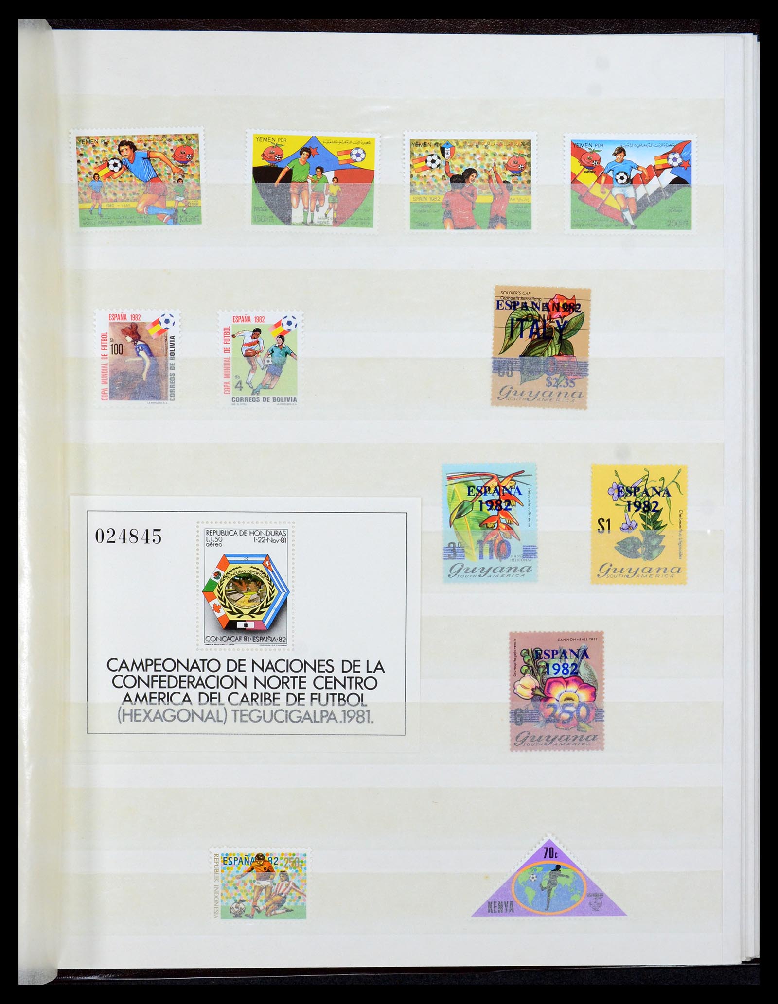 35878 007 - Postzegelverzameling 35878 WK voetbal 1982 en 1986.