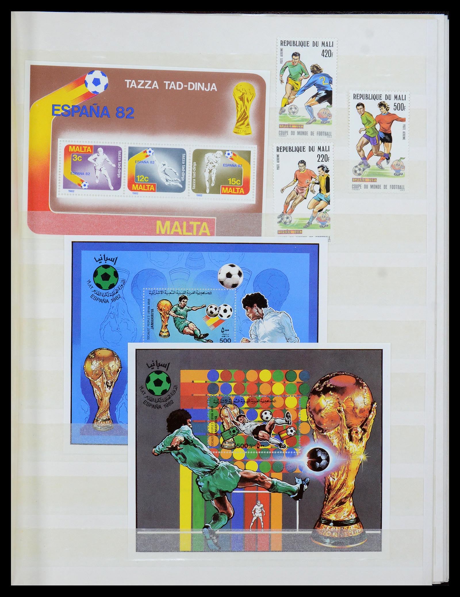 35878 009 - Postzegelverzameling 35878 WK voetbal 1982 en 1986.