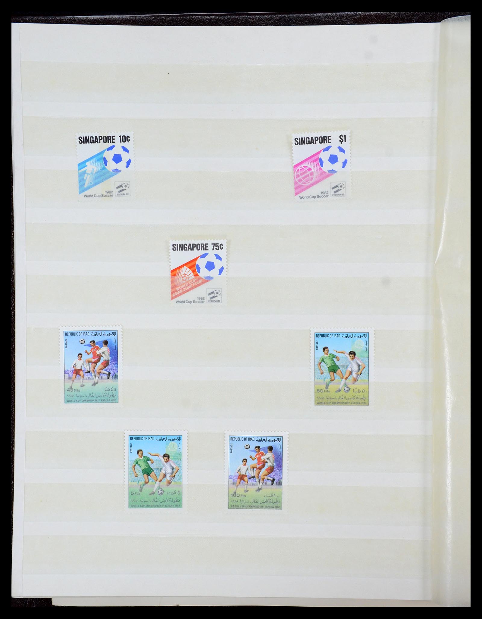 35878 010 - Postzegelverzameling 35878 WK voetbal 1982 en 1986.