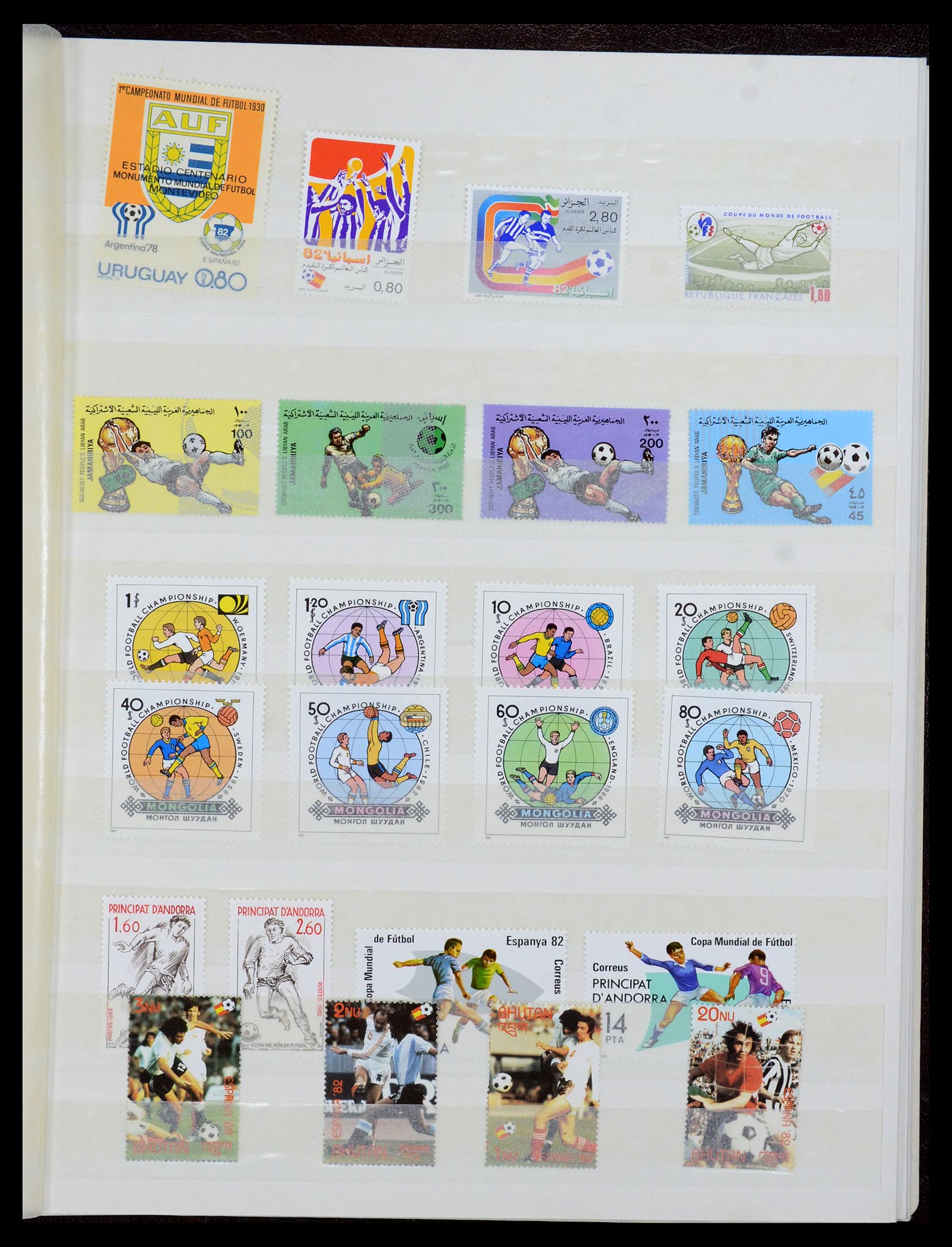 35878 011 - Postzegelverzameling 35878 WK voetbal 1982 en 1986.
