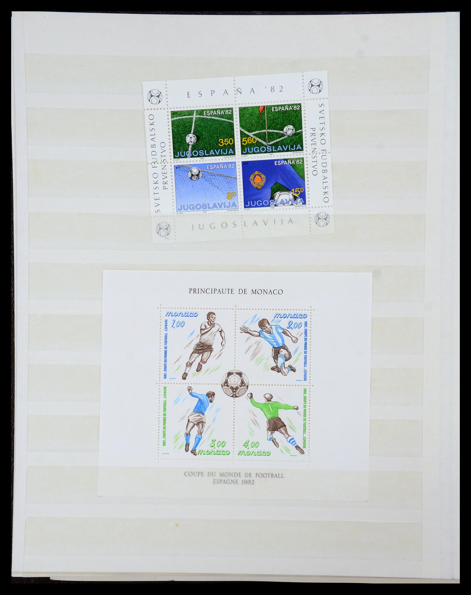 35878 012 - Postzegelverzameling 35878 WK voetbal 1982 en 1986.