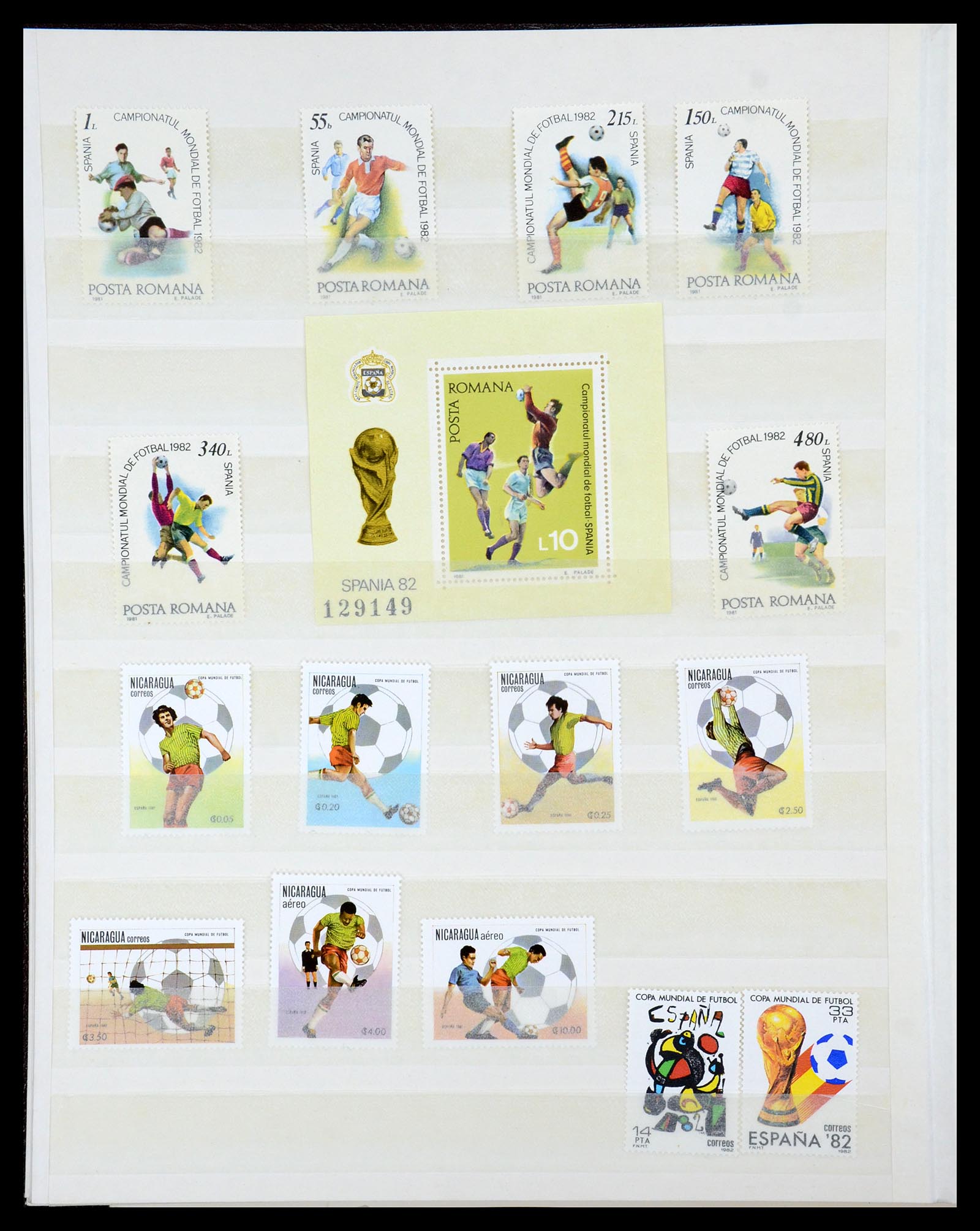 35878 016 - Postzegelverzameling 35878 WK voetbal 1982 en 1986.