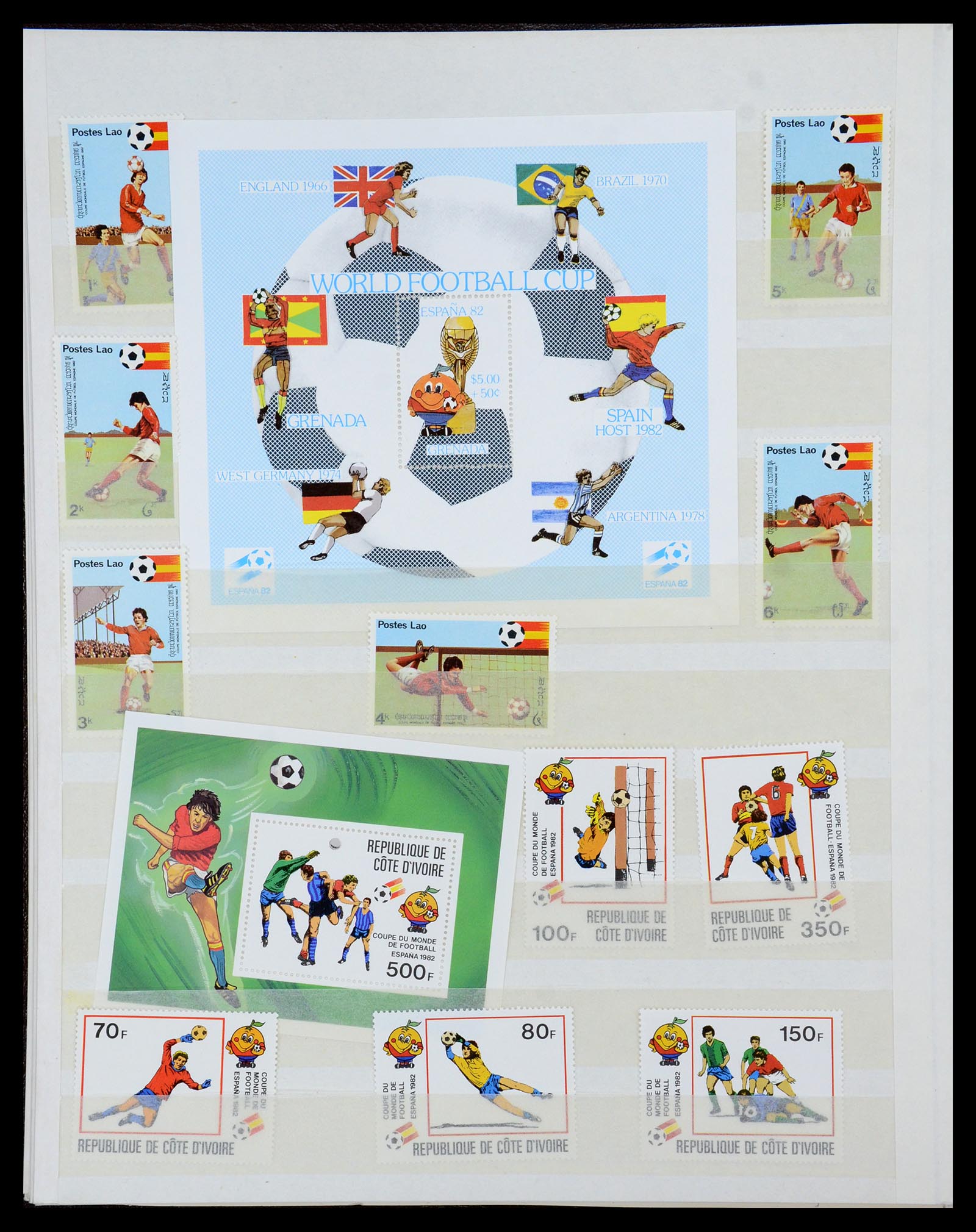 35878 020 - Postzegelverzameling 35878 WK voetbal 1982 en 1986.