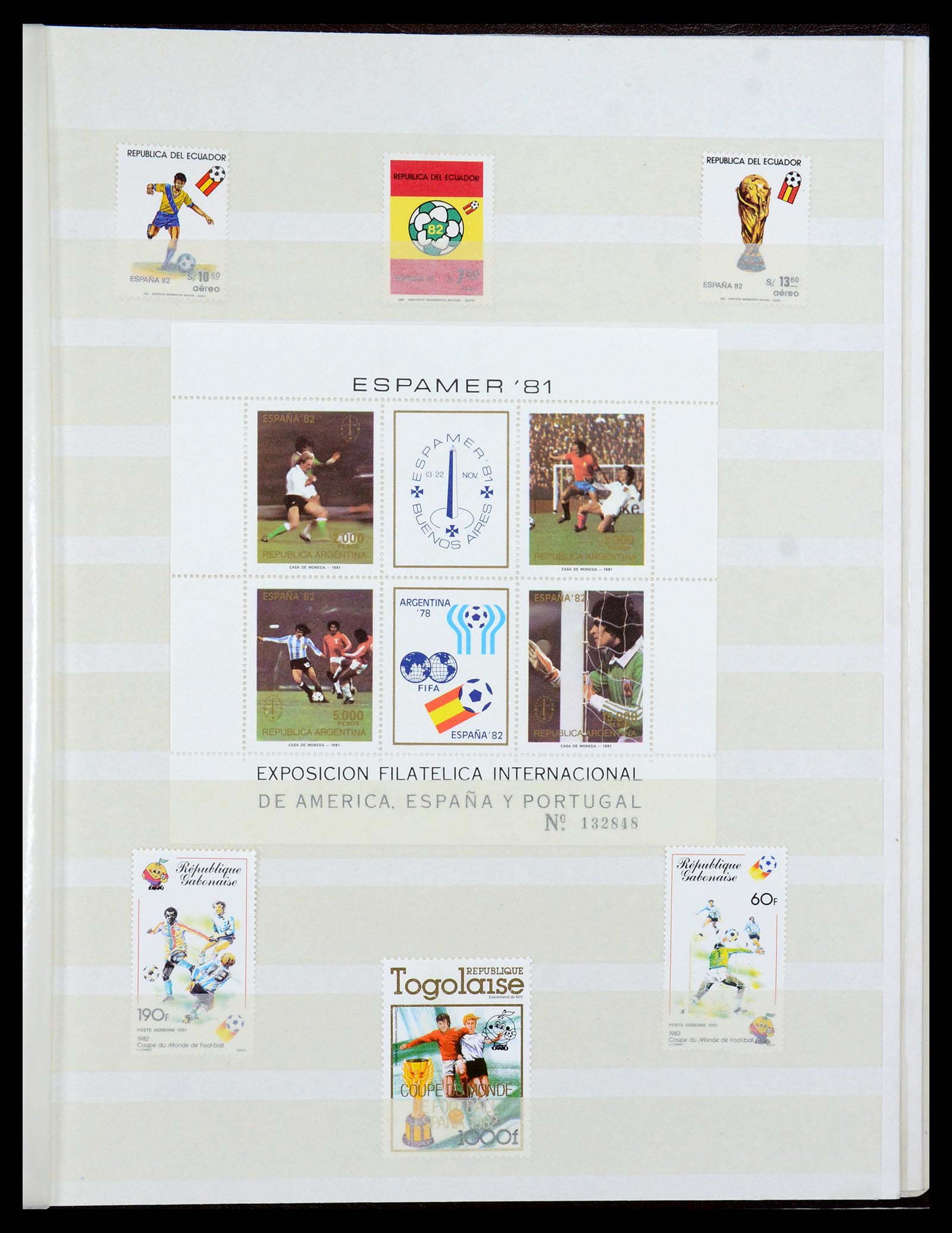 35878 021 - Postzegelverzameling 35878 WK voetbal 1982 en 1986.