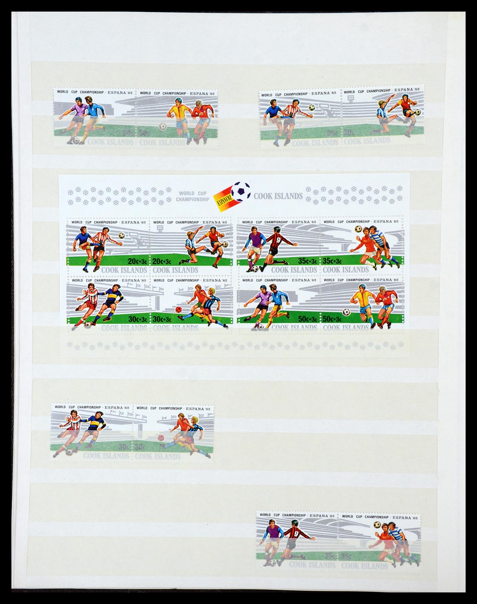 35878 022 - Postzegelverzameling 35878 WK voetbal 1982 en 1986.