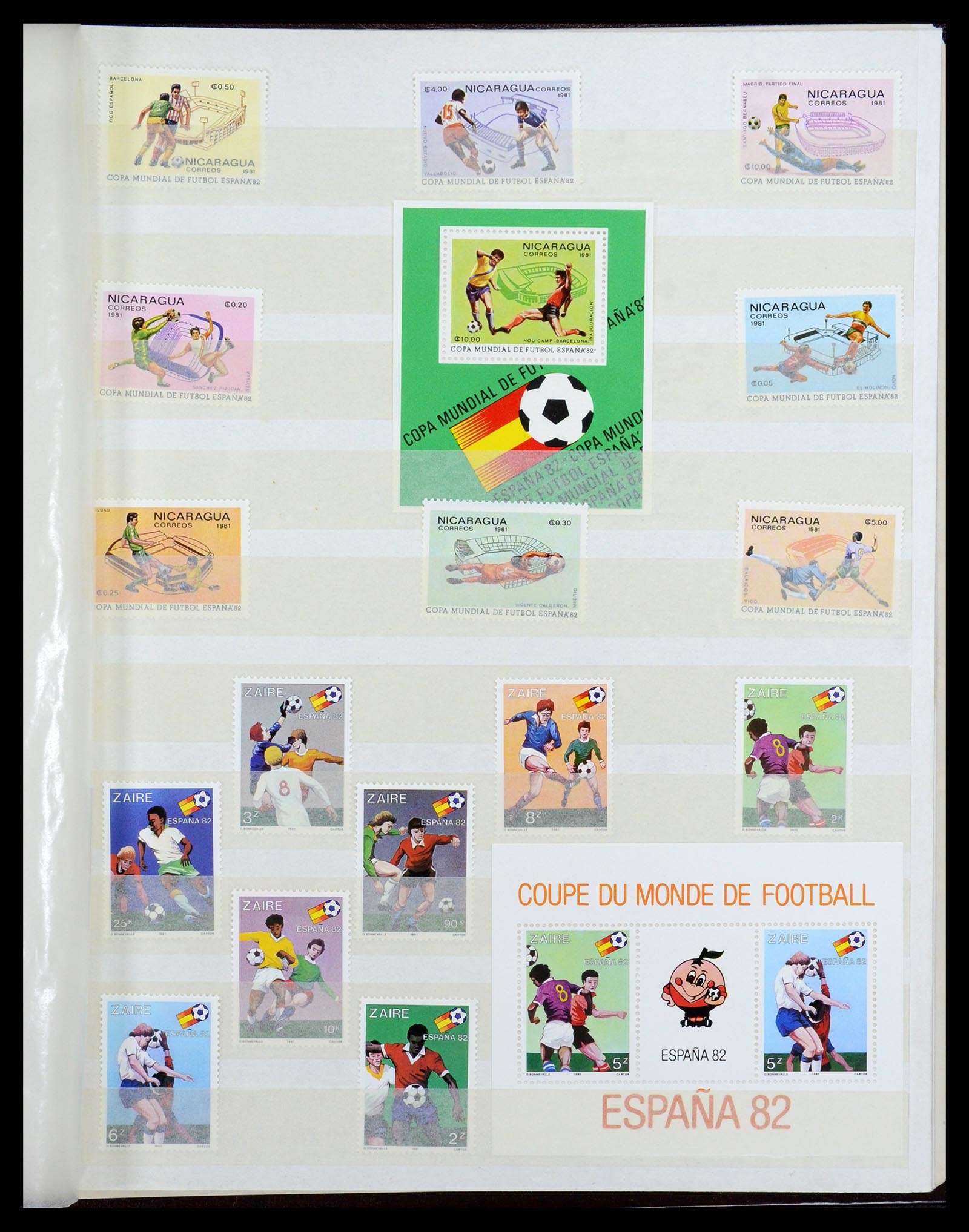 35878 025 - Postzegelverzameling 35878 WK voetbal 1982 en 1986.
