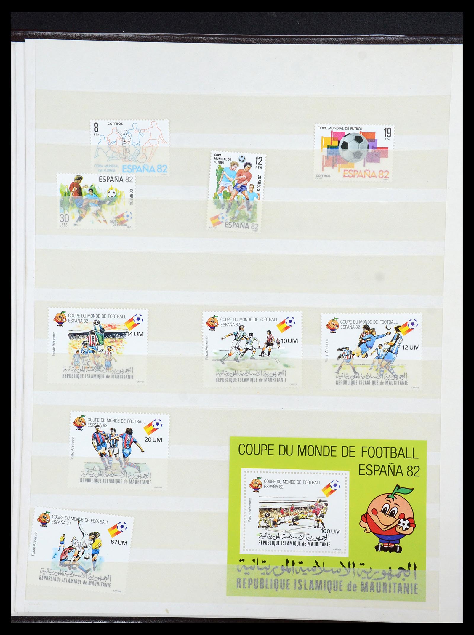 35878 026 - Postzegelverzameling 35878 WK voetbal 1982 en 1986.