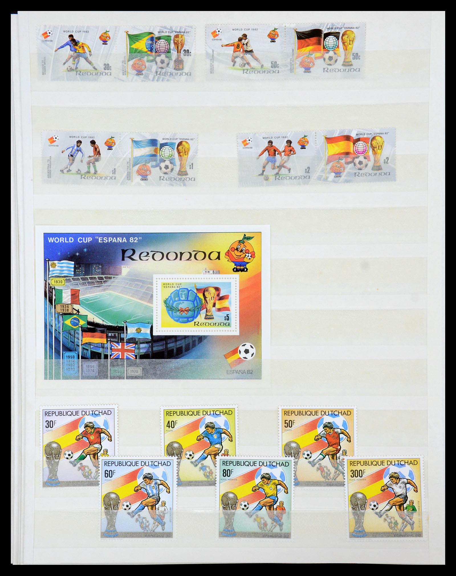 35878 028 - Postzegelverzameling 35878 WK voetbal 1982 en 1986.