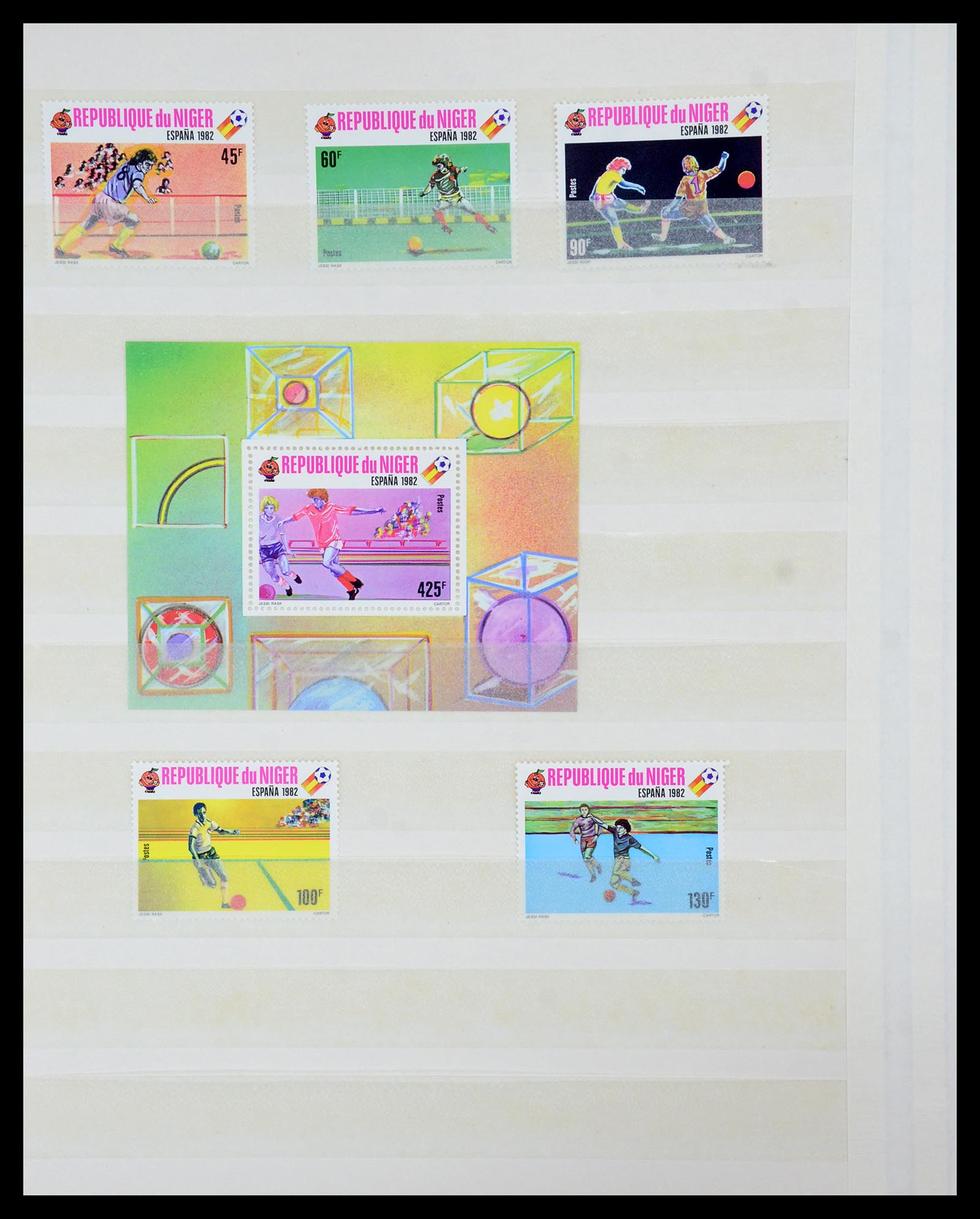35878 030 - Postzegelverzameling 35878 WK voetbal 1982 en 1986.