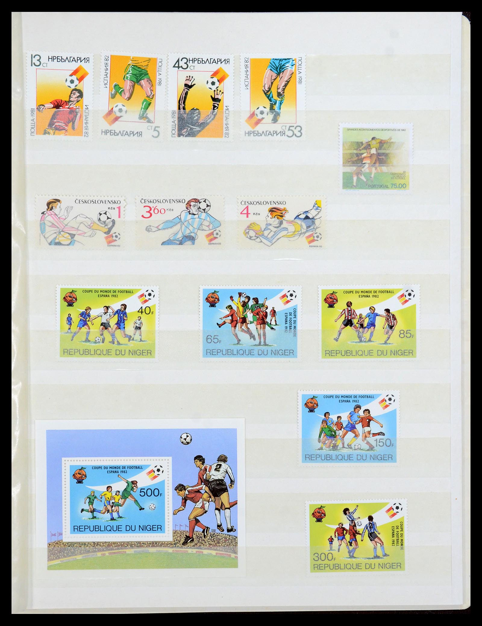 35878 031 - Postzegelverzameling 35878 WK voetbal 1982 en 1986.