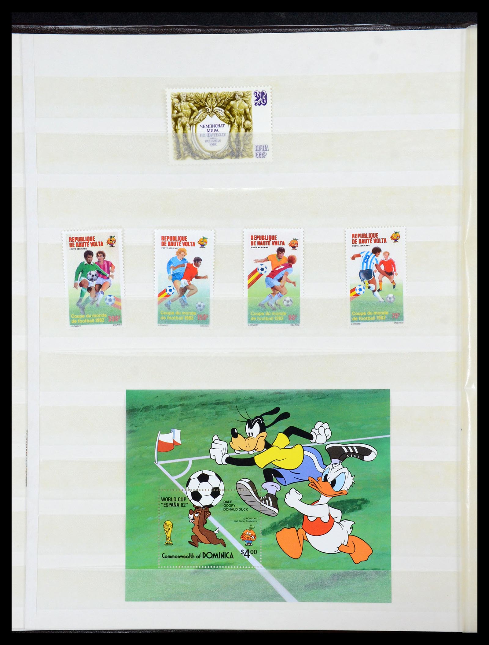 35878 034 - Postzegelverzameling 35878 WK voetbal 1982 en 1986.