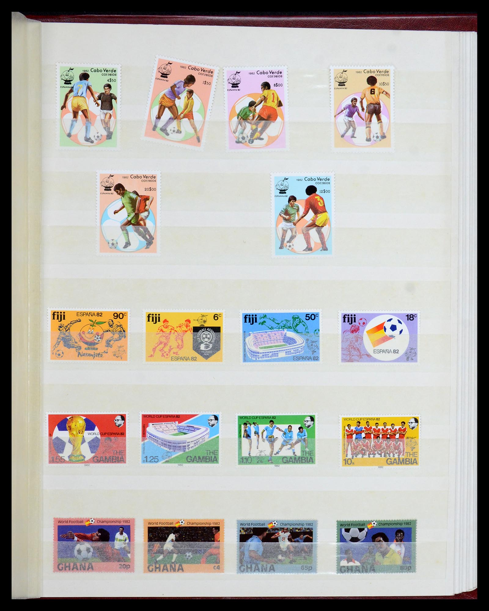 35878 036 - Postzegelverzameling 35878 WK voetbal 1982 en 1986.
