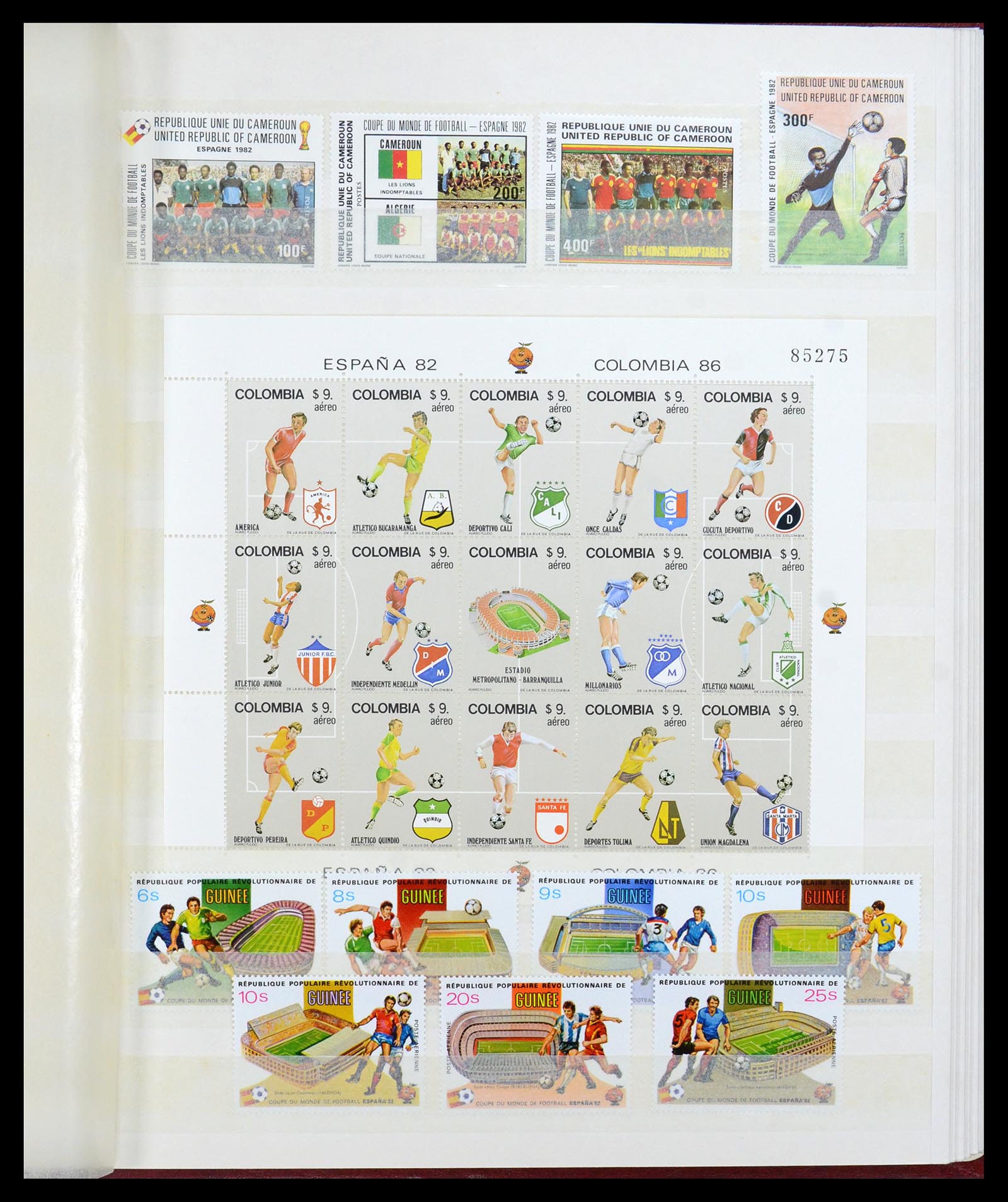 35878 038 - Postzegelverzameling 35878 WK voetbal 1982 en 1986.