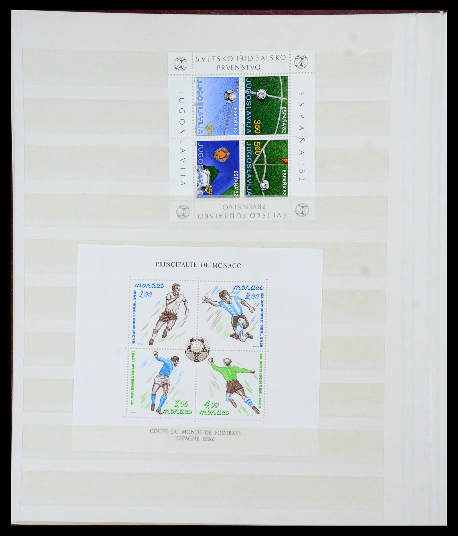 35878 047 - Postzegelverzameling 35878 WK voetbal 1982 en 1986.