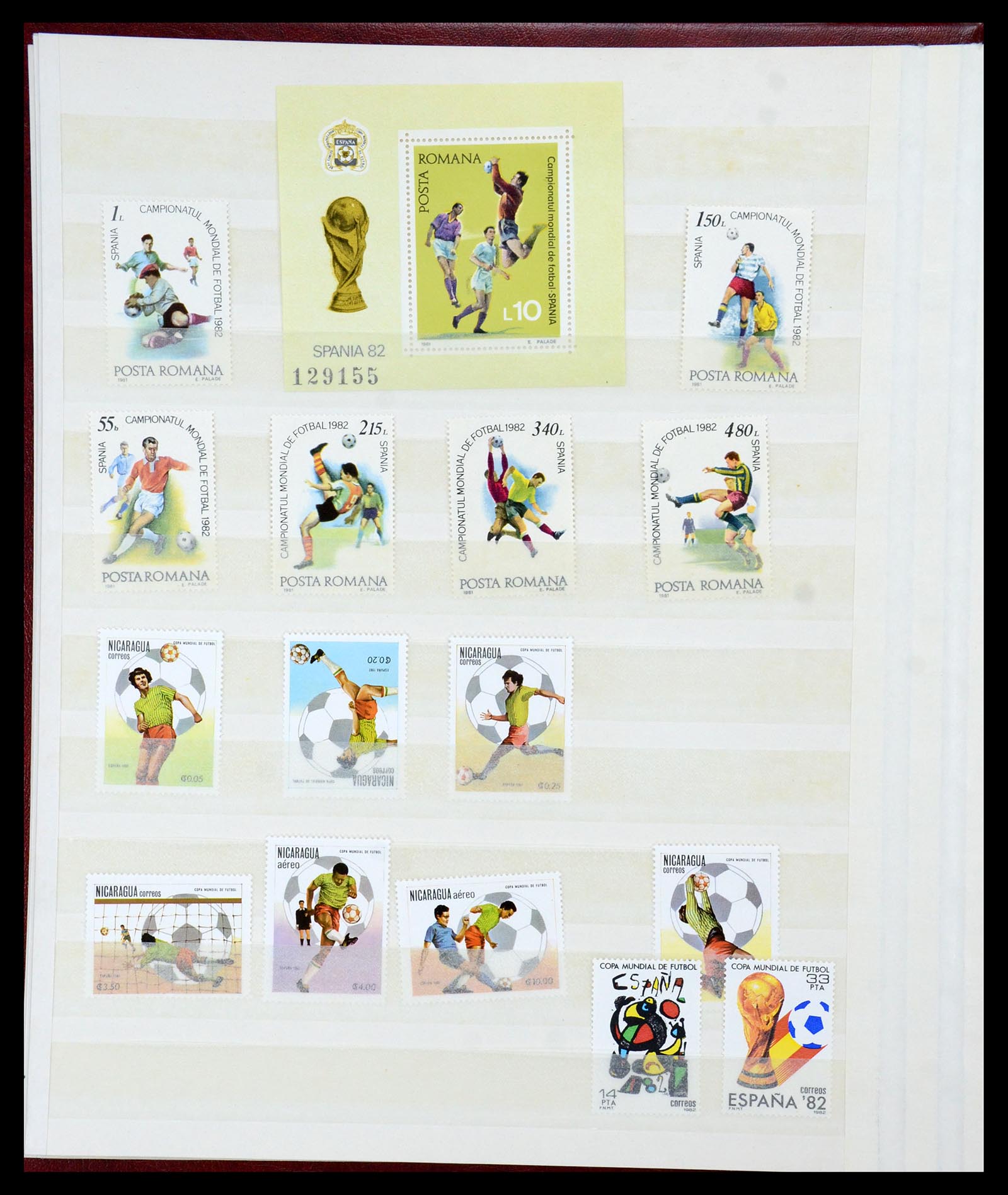 35878 051 - Postzegelverzameling 35878 WK voetbal 1982 en 1986.