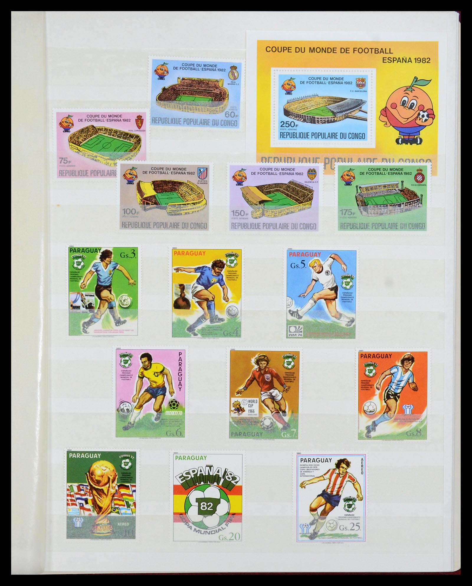 35878 058 - Postzegelverzameling 35878 WK voetbal 1982 en 1986.
