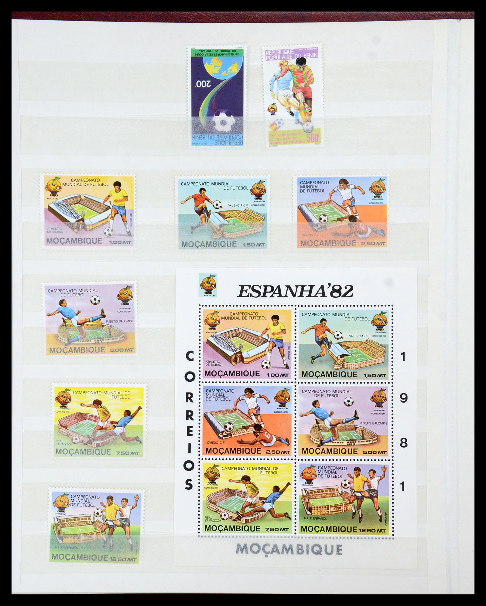 35878 059 - Postzegelverzameling 35878 WK voetbal 1982 en 1986.