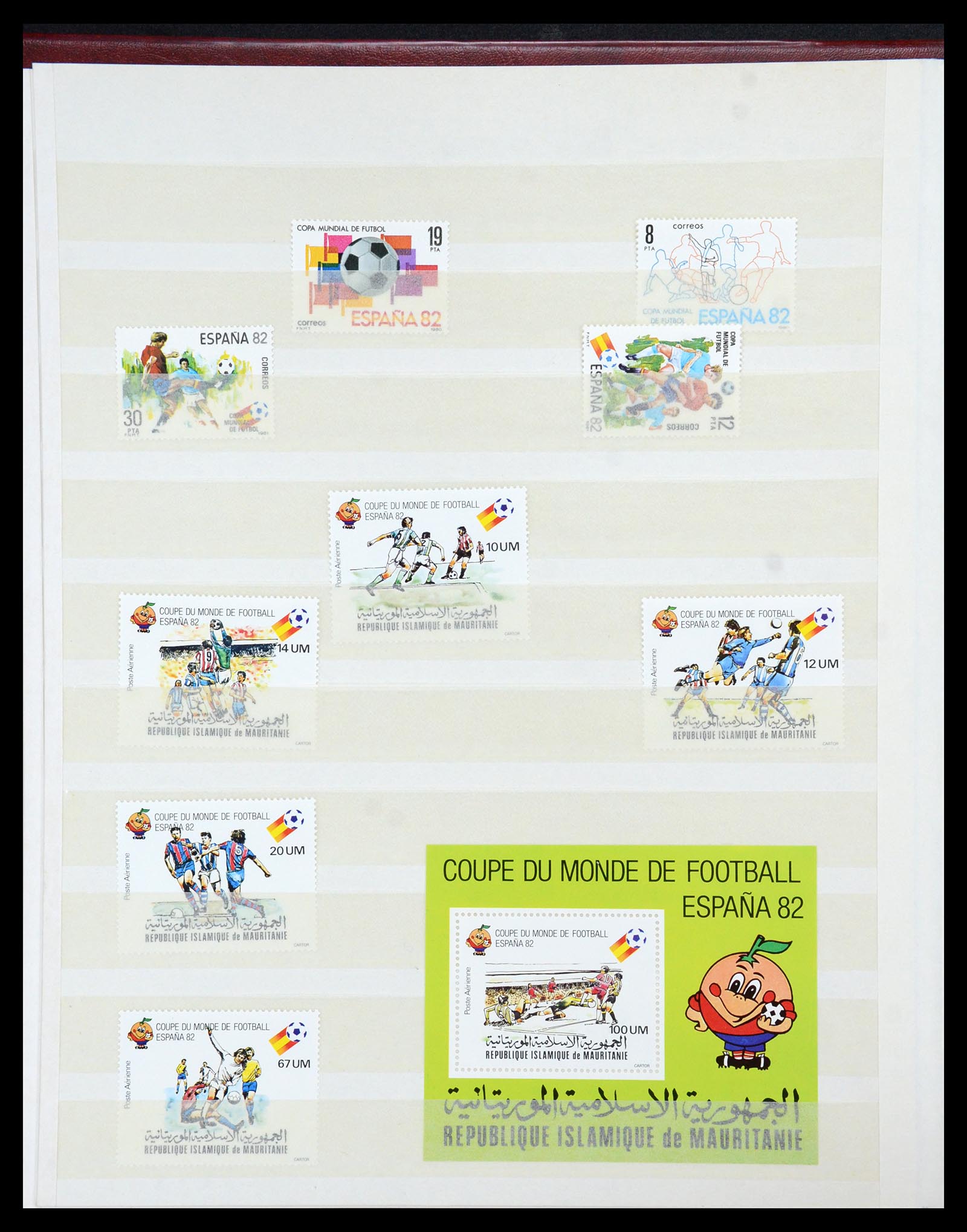 35878 061 - Postzegelverzameling 35878 WK voetbal 1982 en 1986.