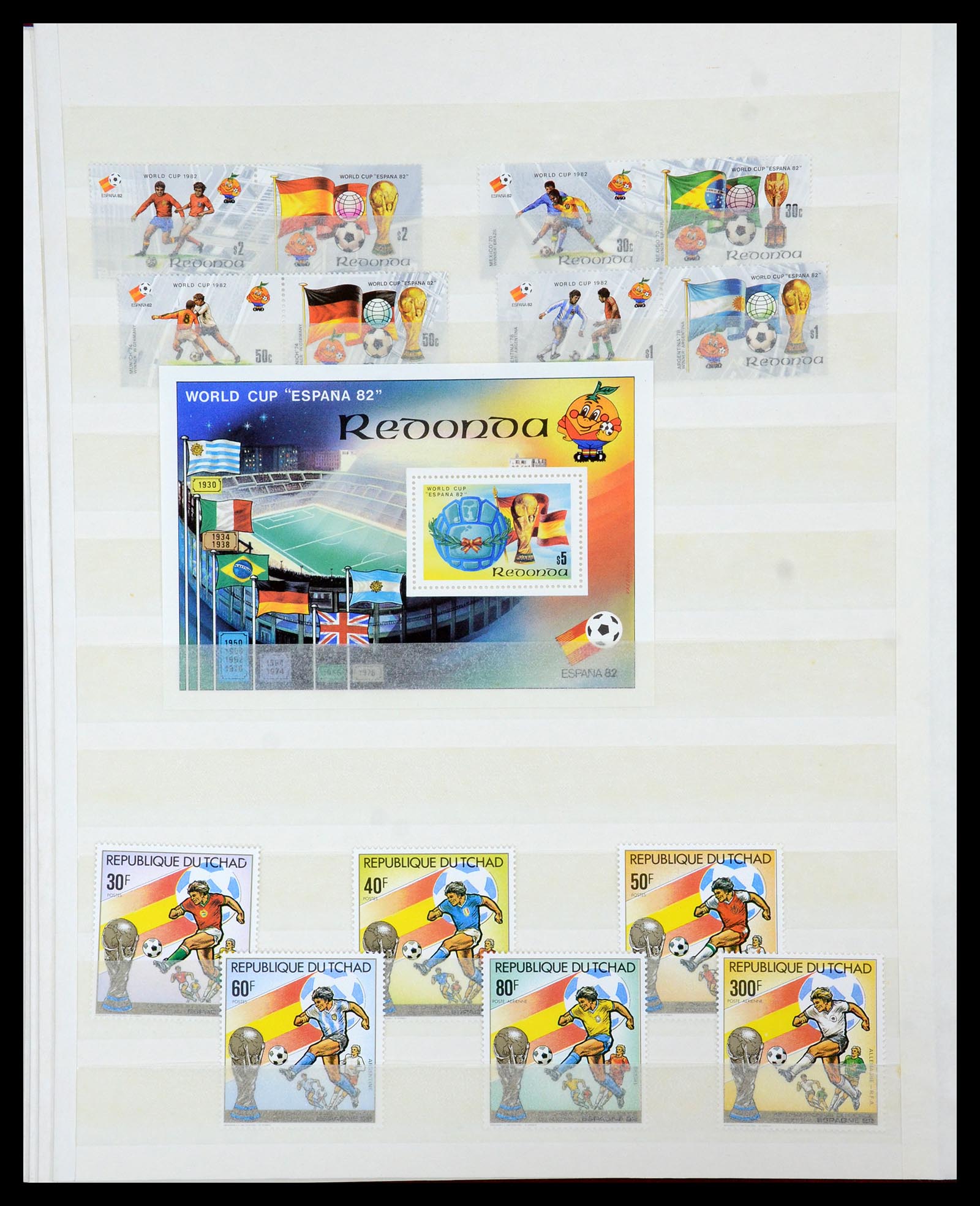 35878 063 - Postzegelverzameling 35878 WK voetbal 1982 en 1986.