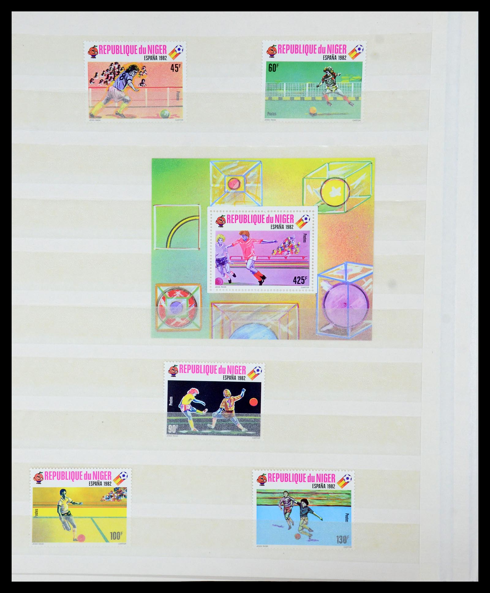35878 065 - Postzegelverzameling 35878 WK voetbal 1982 en 1986.