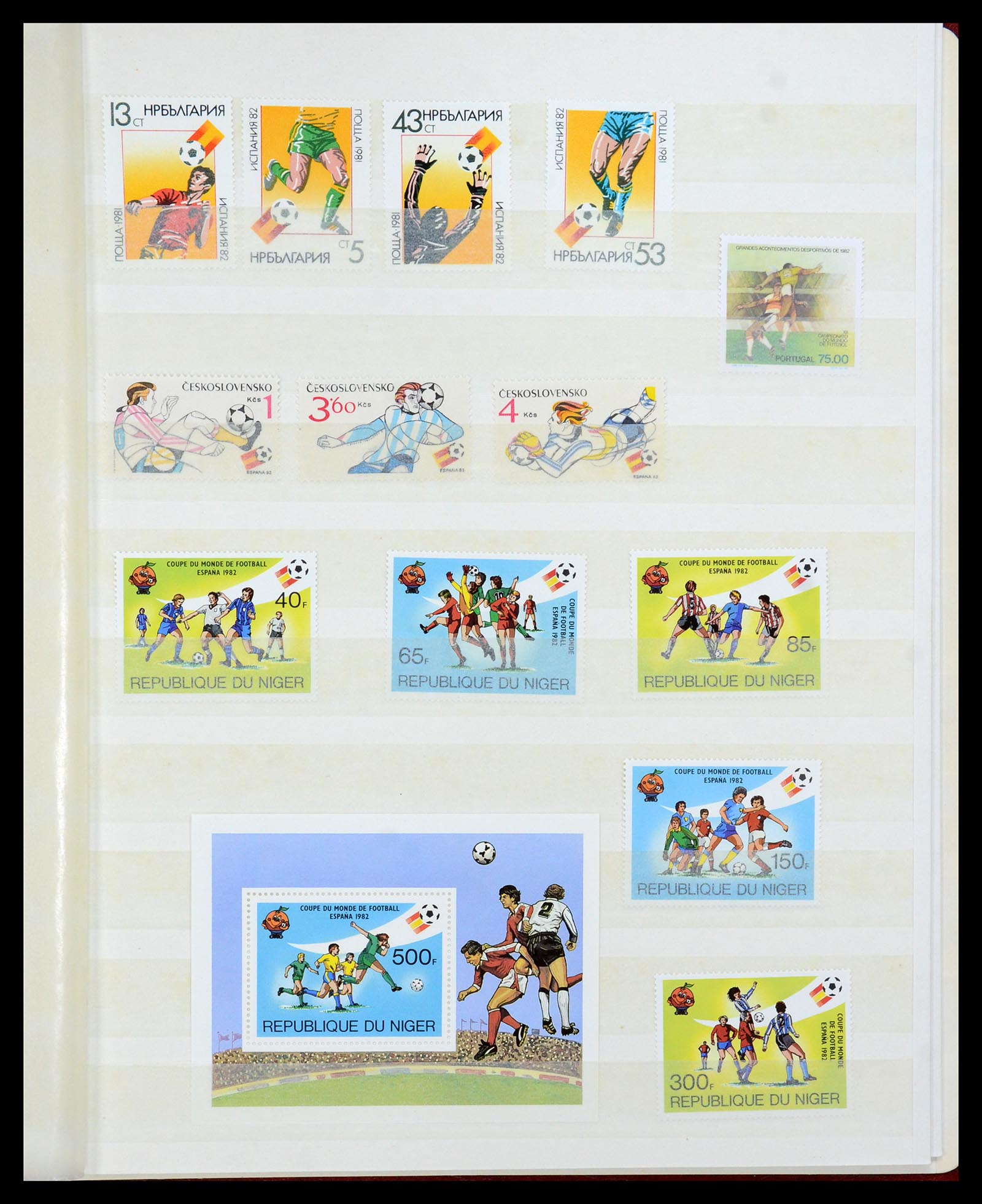 35878 066 - Postzegelverzameling 35878 WK voetbal 1982 en 1986.