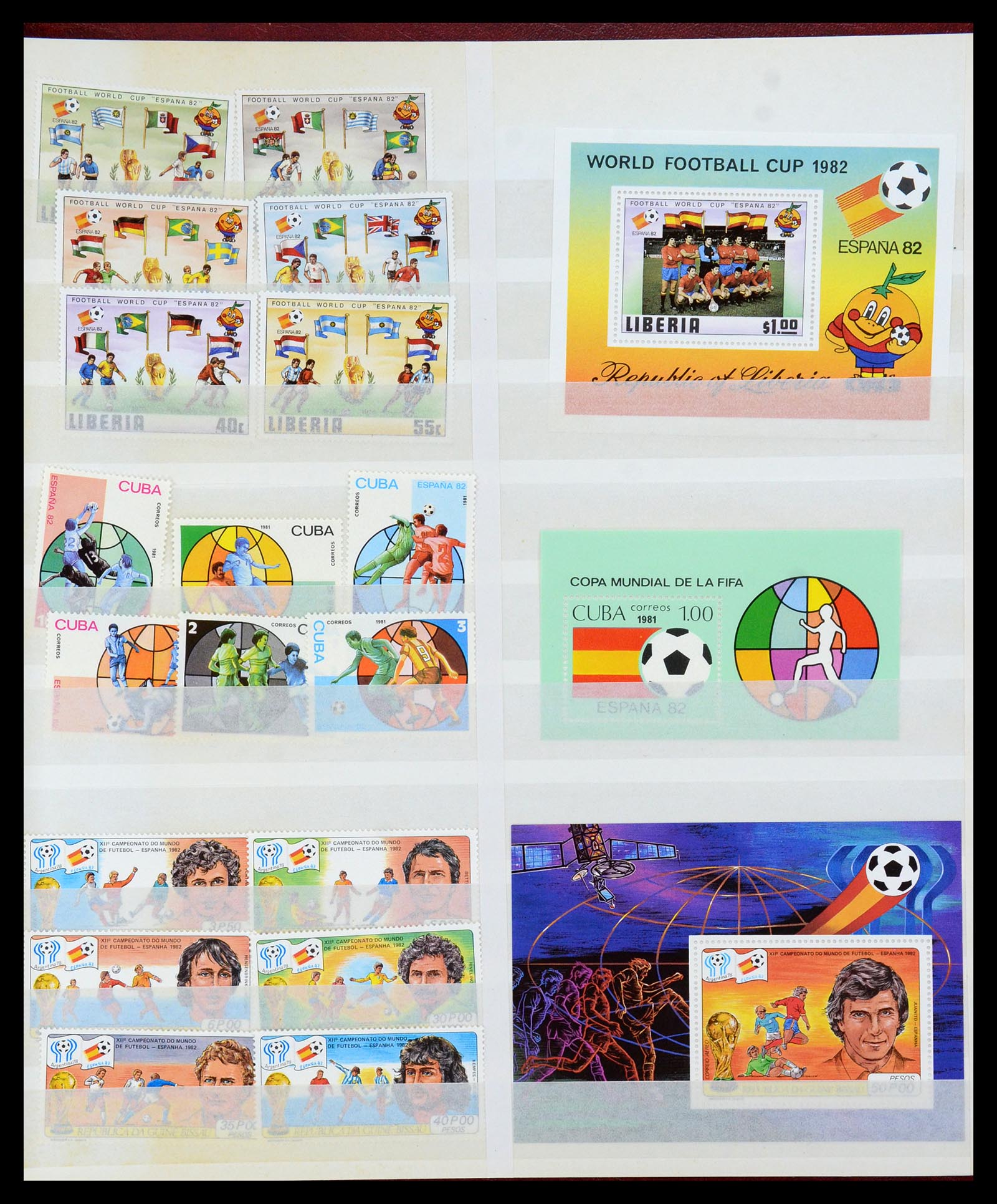 35878 070 - Postzegelverzameling 35878 WK voetbal 1982 en 1986.