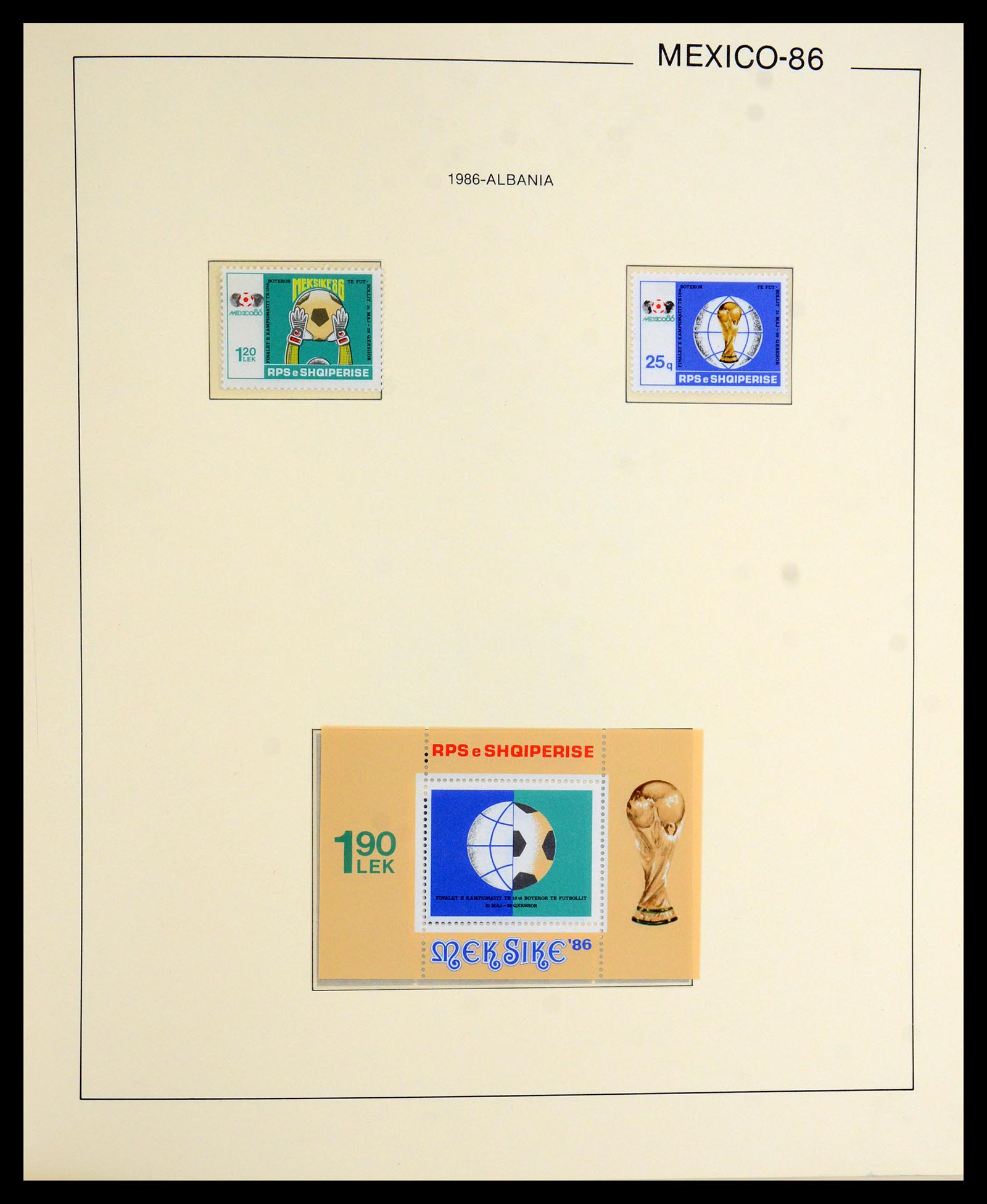 35878 072 - Postzegelverzameling 35878 WK voetbal 1982 en 1986.