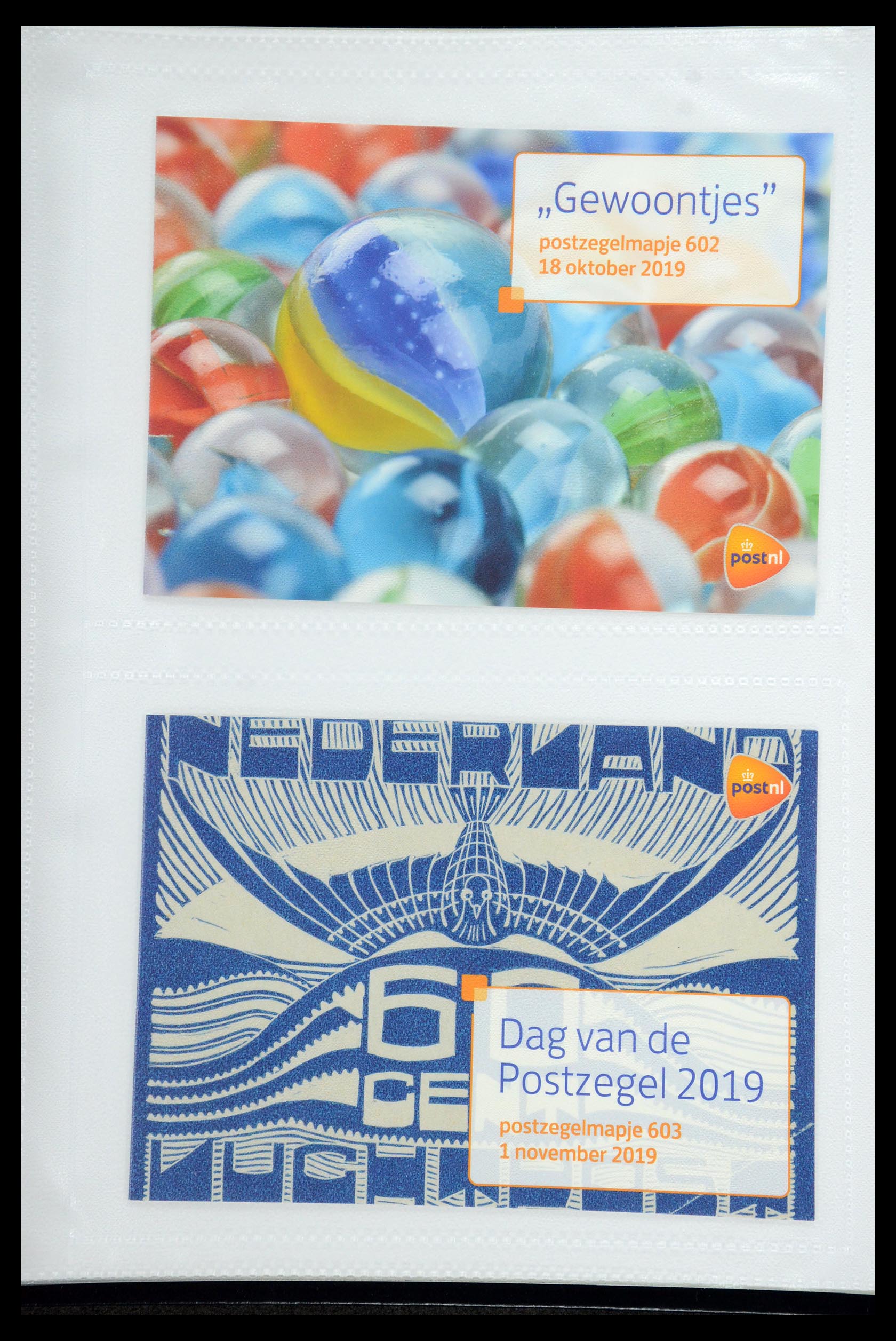 35947 364 - Postzegelverzameling 35947 Nederland PTT mapjes 1982-2019!