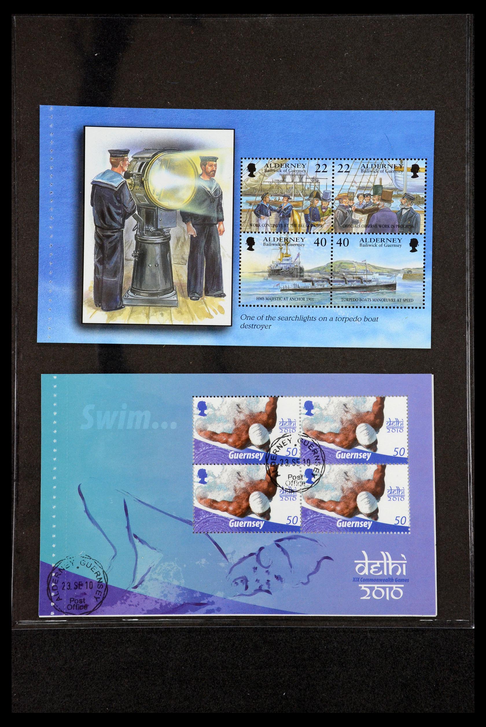35976 014 - Postzegelverzameling 35976 Guernsey en Alderney postzegelboekjes 1969