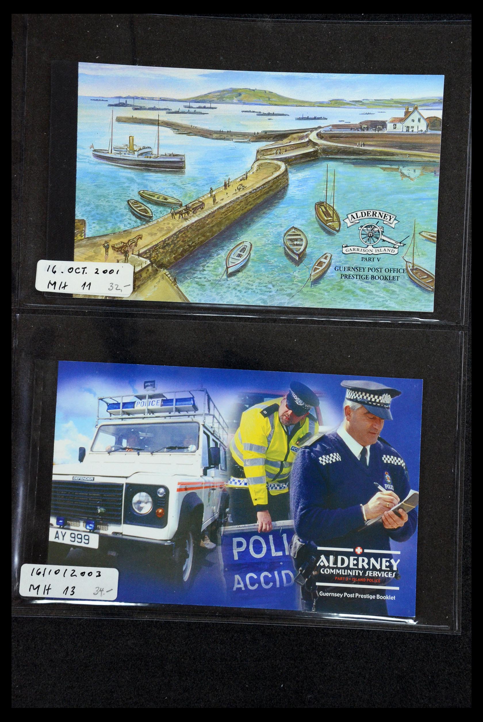 35976 046 - Postzegelverzameling 35976 Guernsey en Alderney postzegelboekjes 1969