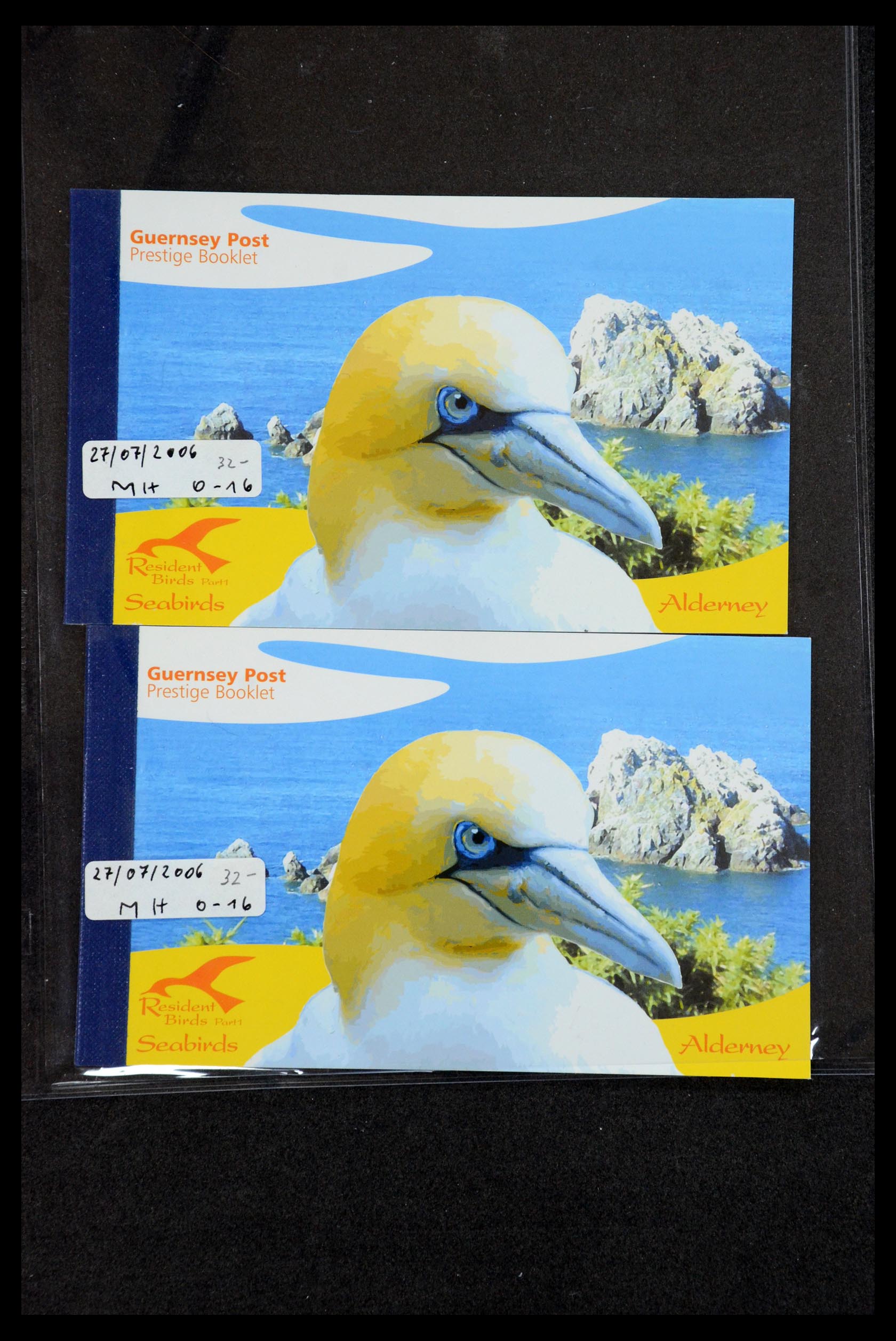 35976 049 - Postzegelverzameling 35976 Guernsey en Alderney postzegelboekjes 1969