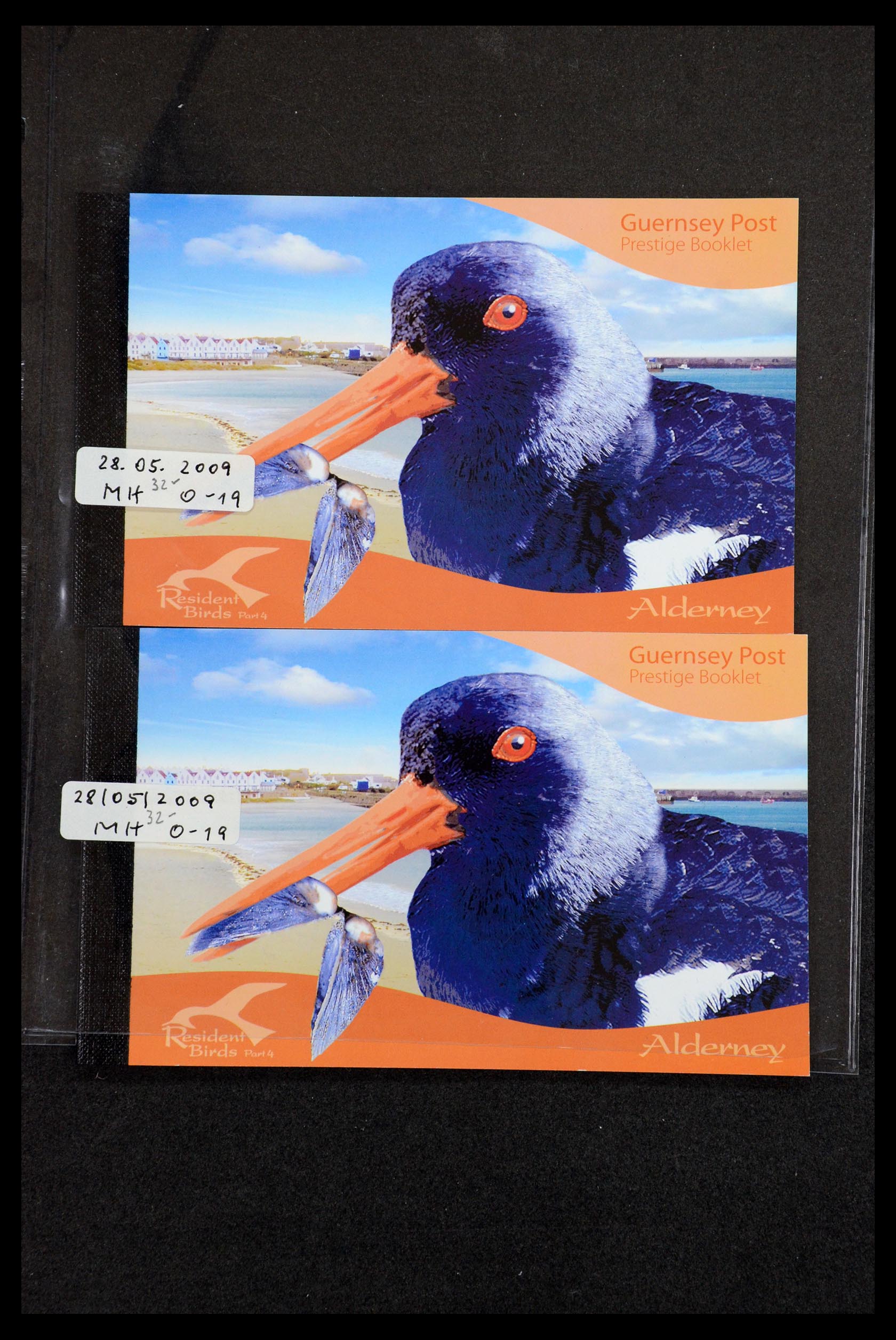 35976 051 - Postzegelverzameling 35976 Guernsey en Alderney postzegelboekjes 1969