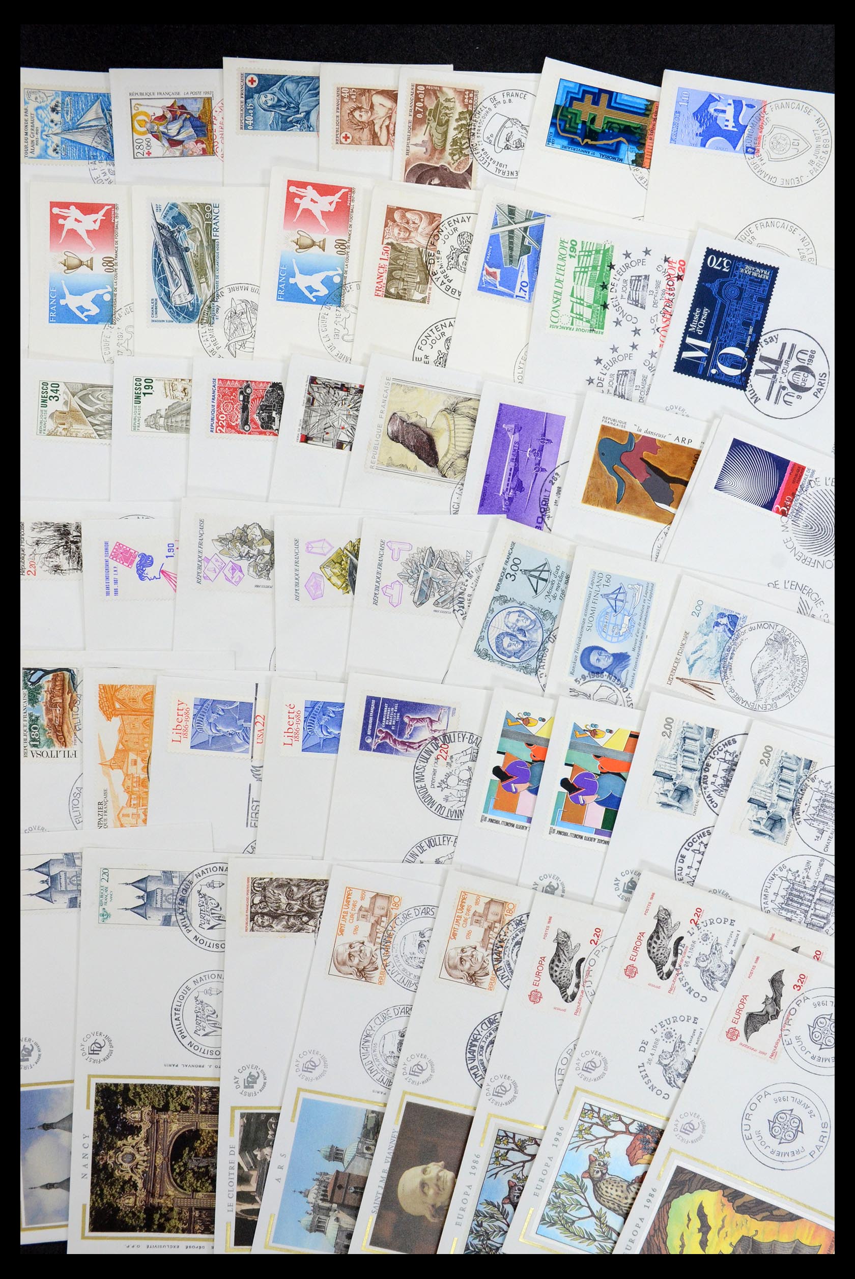 35984 045 - Postzegelverzameling 35984 Frankrijk postwaardestukken en FDC's 1893-