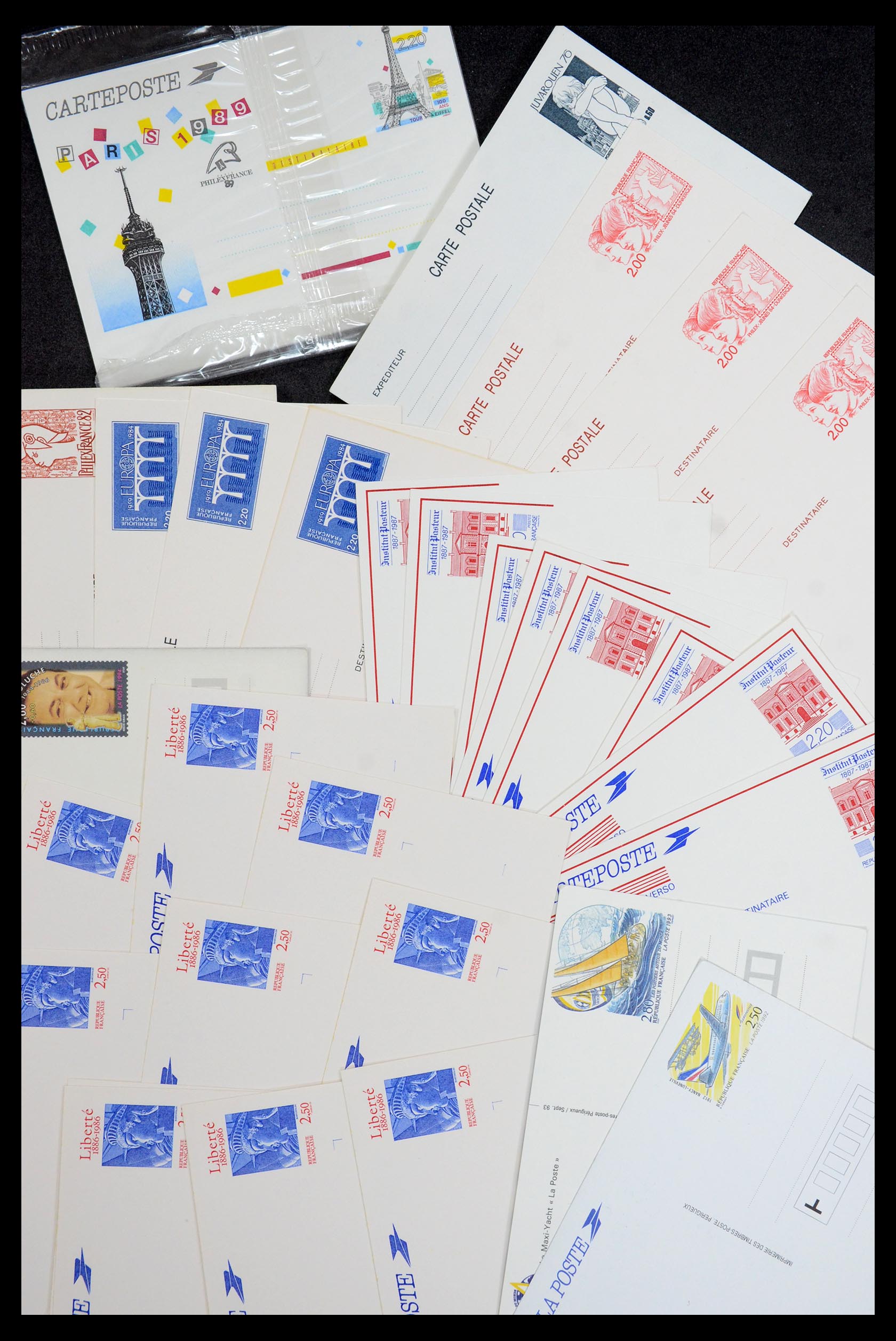 35984 068 - Postzegelverzameling 35984 Frankrijk postwaardestukken en FDC's 1893-