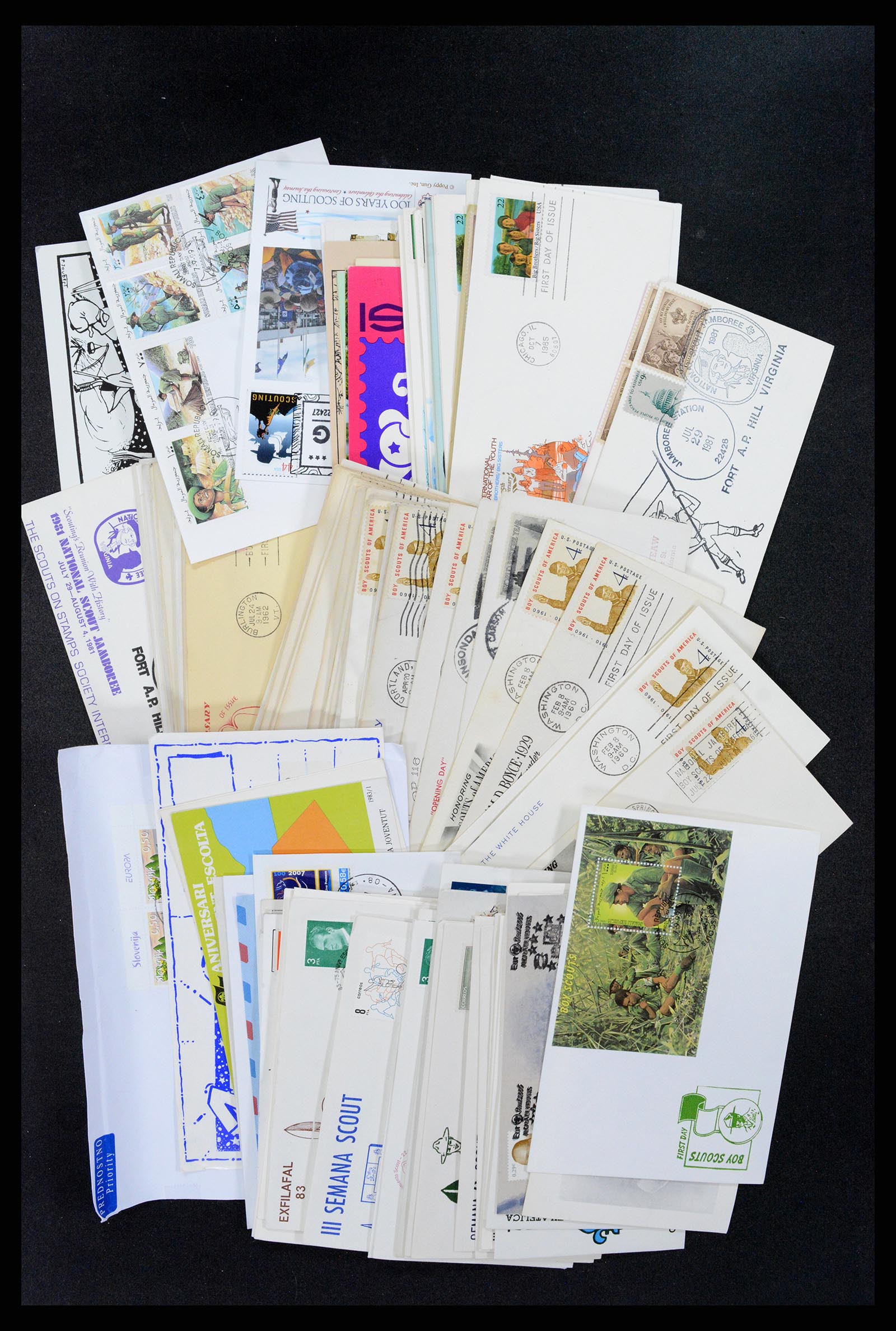 36108 008 - Postzegelverzameling 36108 Motief scouting 1930-2010.