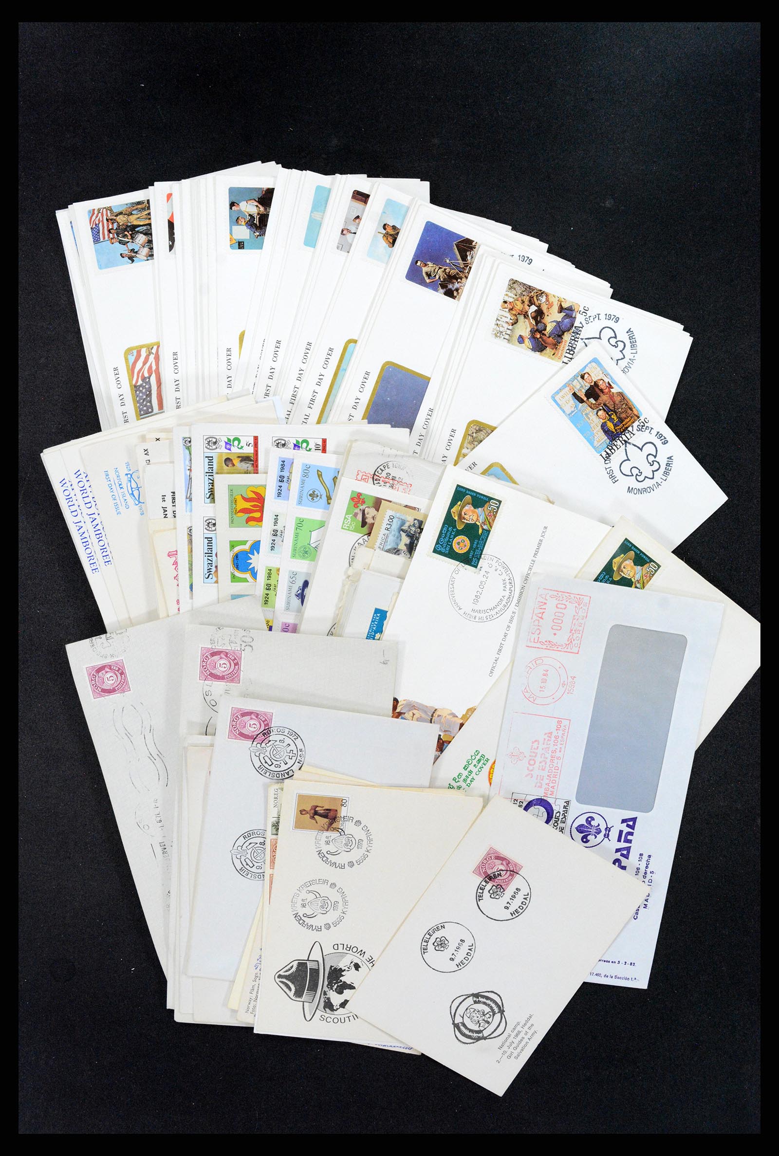 36108 010 - Postzegelverzameling 36108 Motief scouting 1930-2010.