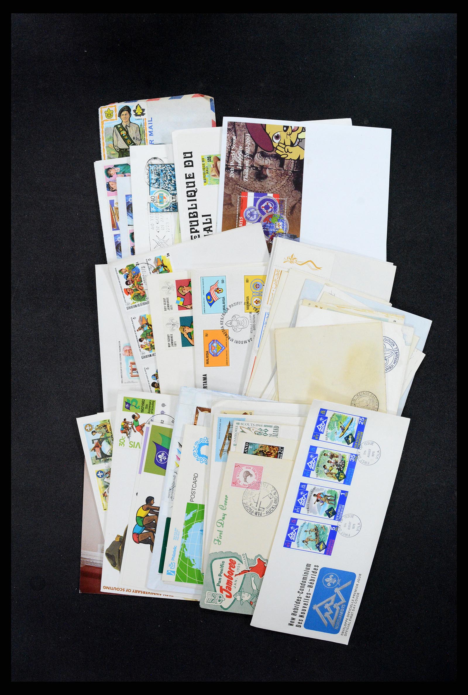 36108 016 - Postzegelverzameling 36108 Motief scouting 1930-2010.