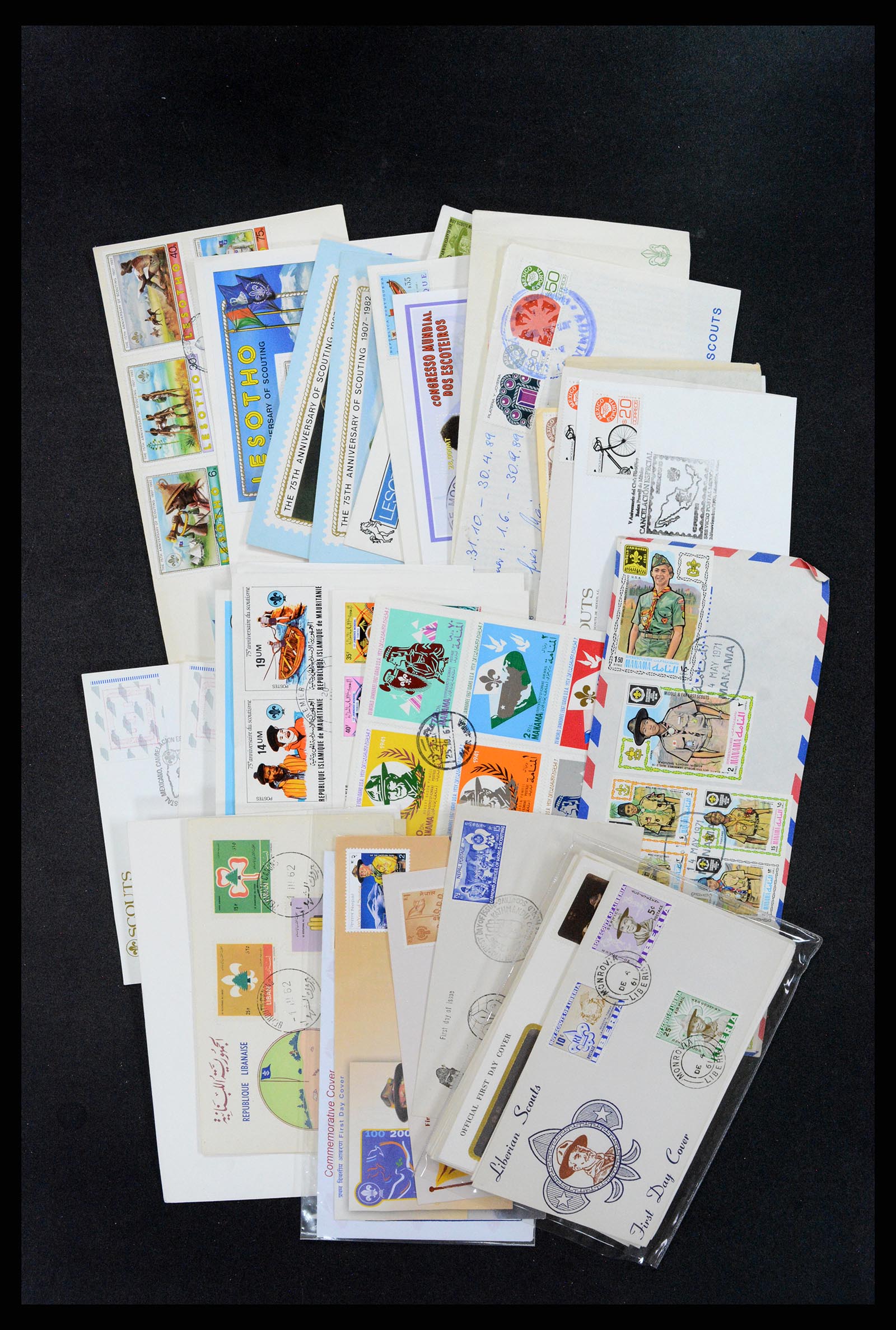 36108 017 - Postzegelverzameling 36108 Motief scouting 1930-2010.