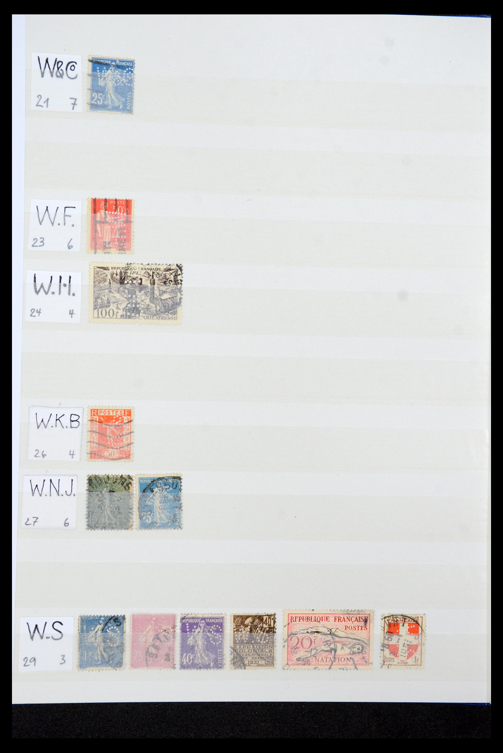 36224 026 - Postzegelverzameling 36224 Wereld perfins 1890-1950.