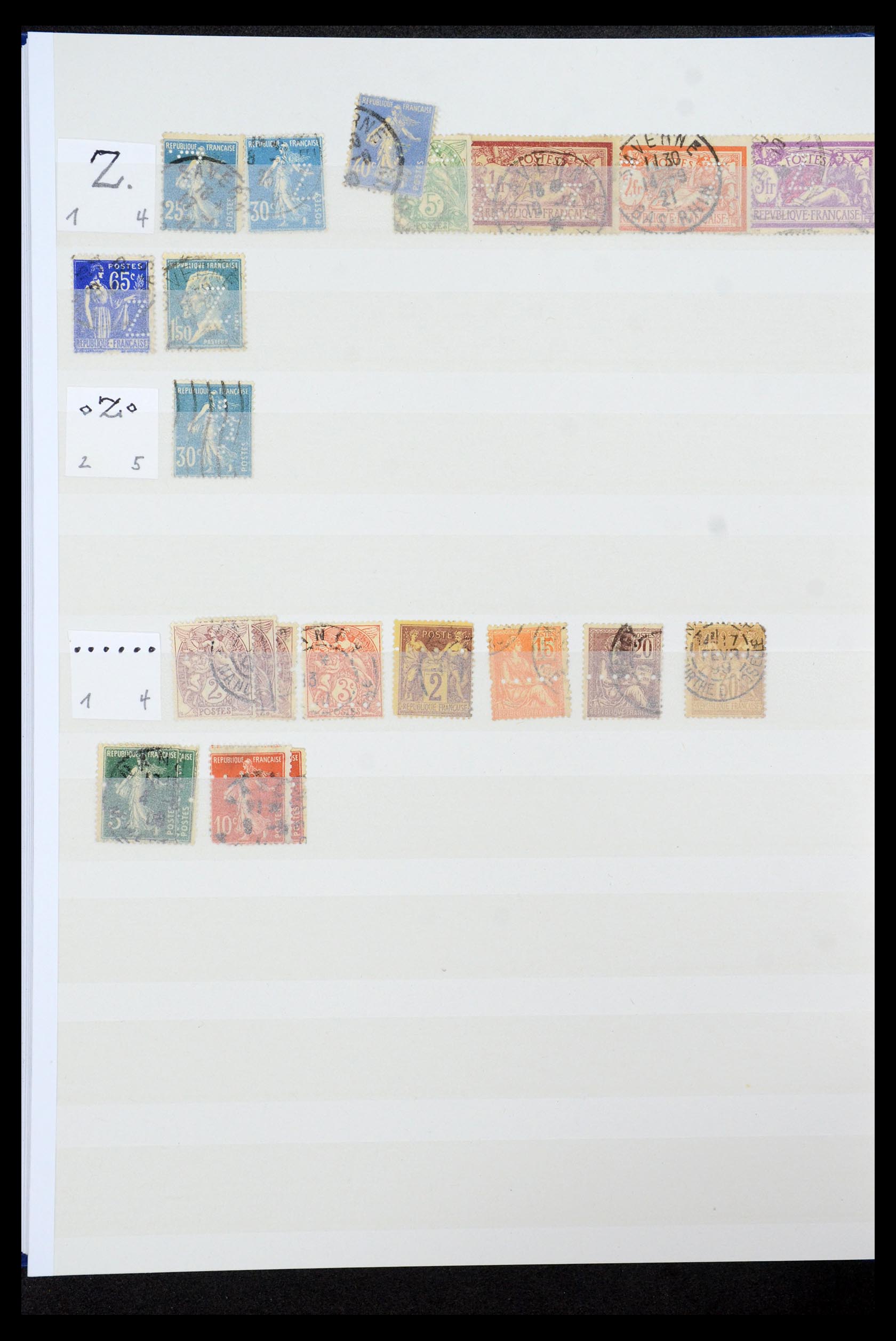 36224 028 - Postzegelverzameling 36224 Wereld perfins 1890-1950.