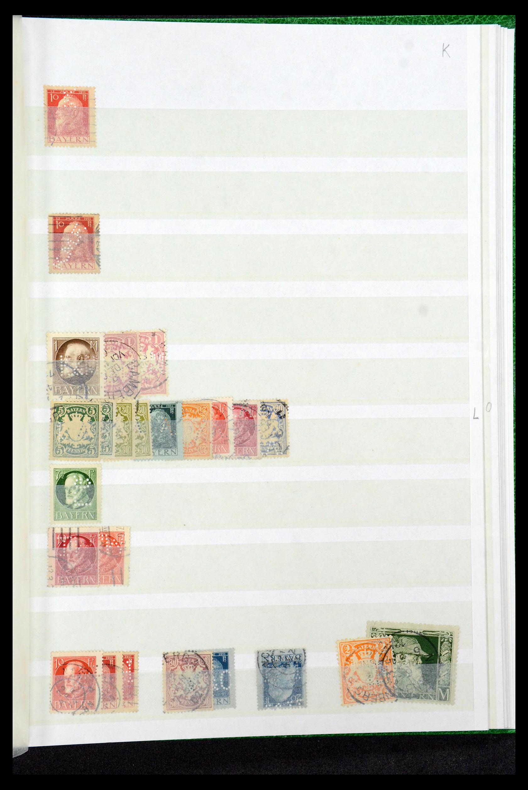 36224 038 - Postzegelverzameling 36224 Wereld perfins 1890-1950.