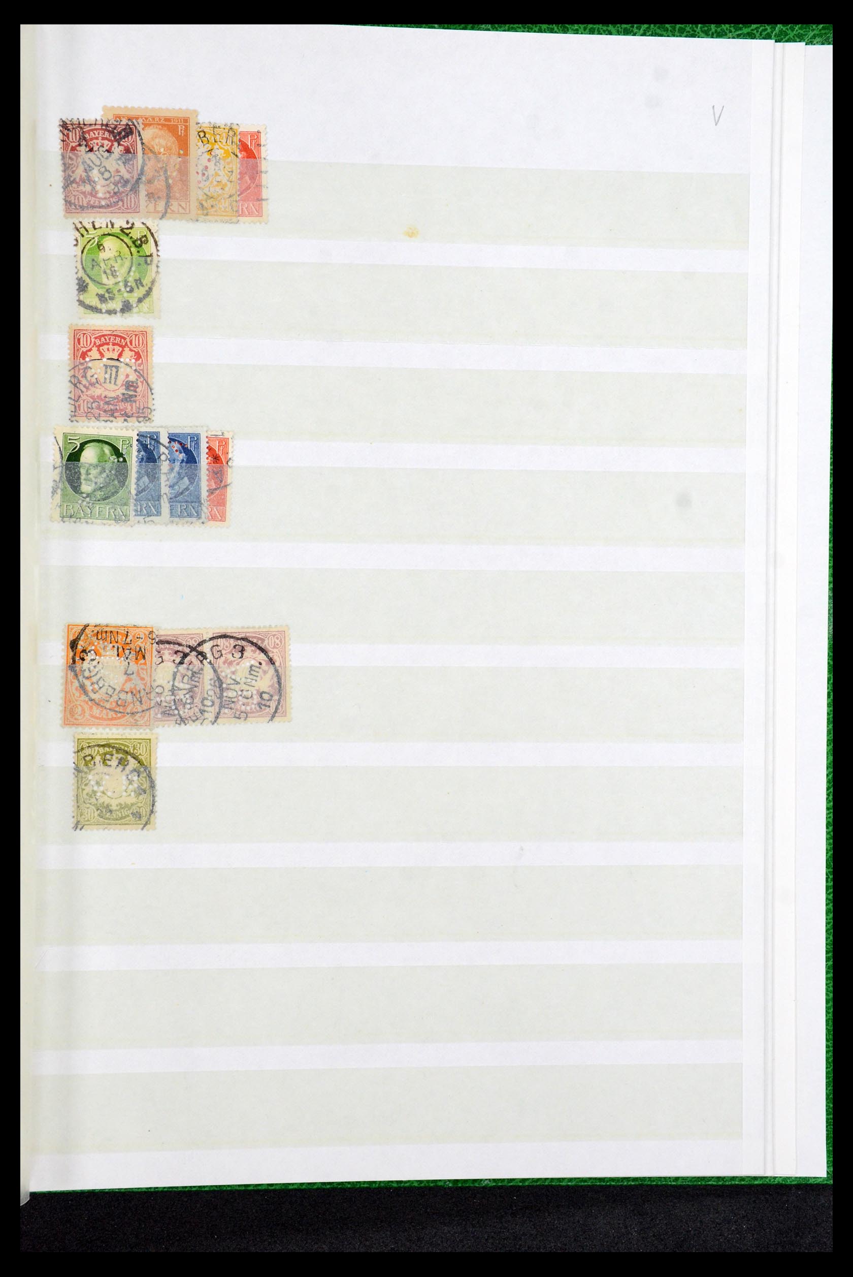 36224 045 - Postzegelverzameling 36224 Wereld perfins 1890-1950.