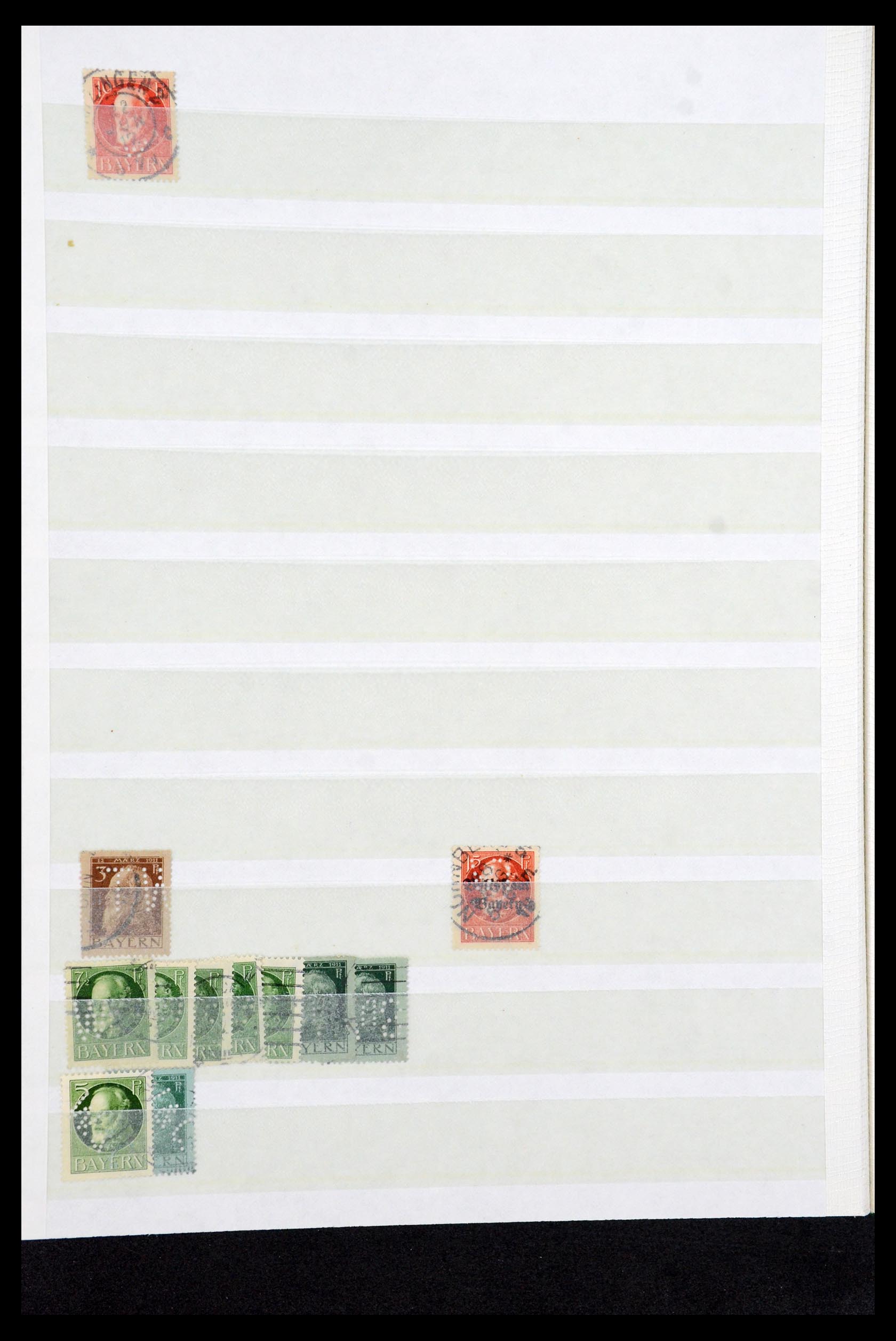 36224 046 - Postzegelverzameling 36224 Wereld perfins 1890-1950.