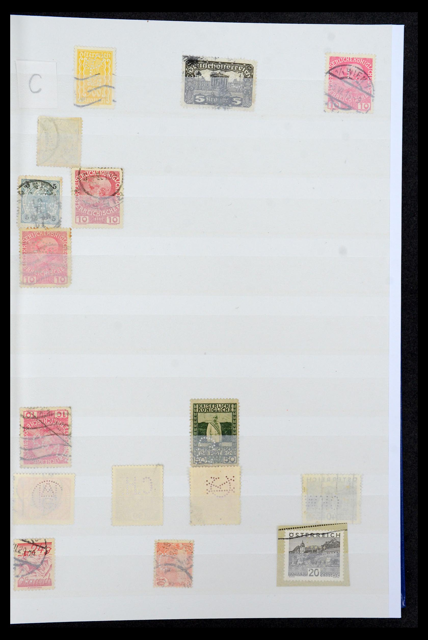 36224 055 - Postzegelverzameling 36224 Wereld perfins 1890-1950.