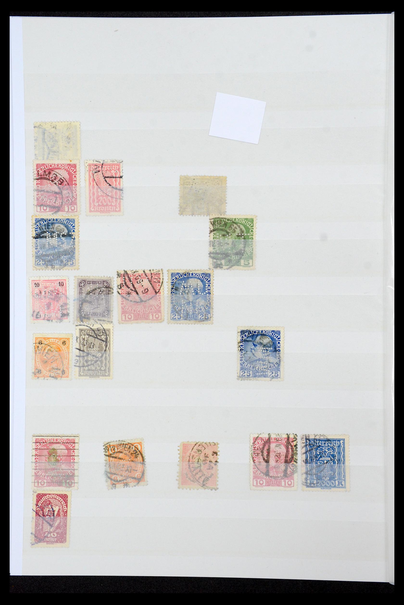 36224 082 - Postzegelverzameling 36224 Wereld perfins 1890-1950.